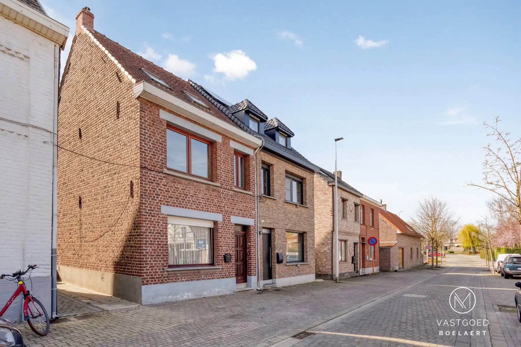 Te renoveren halfopen woning met zonnige tuin in rustige straat nabij Aalst foto 25