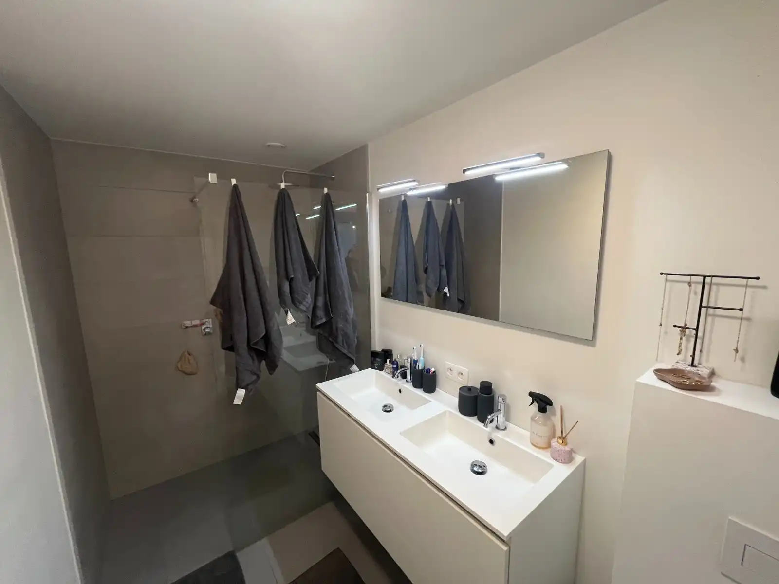 TE HUUR: Gezellig 2-slaapkamers Appartement met vloerverwarming in Centraal Olsene foto 9