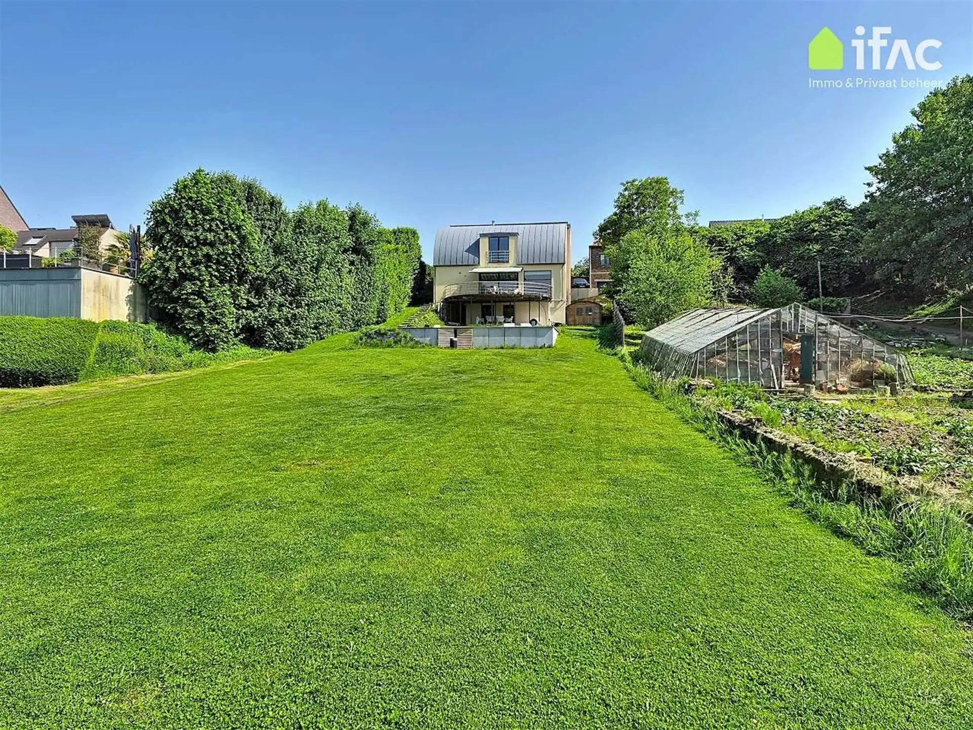 Unieke moderne split-levelvilla met zwembad op 17a83ca foto 24