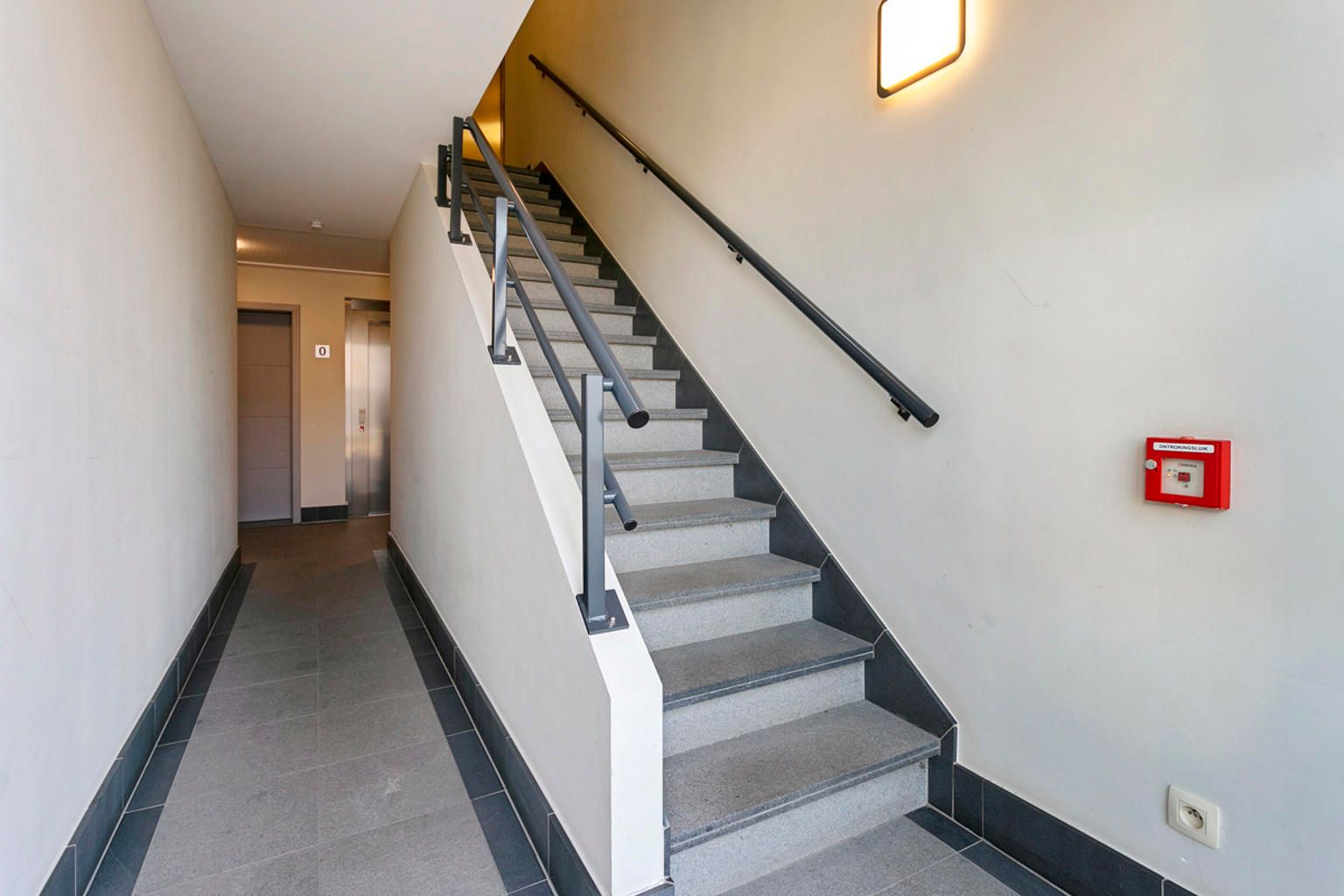 MOOI APPARTEMENT MET 2 SLAAPKAMERS EN GARAGE IN KUMTICH foto 18