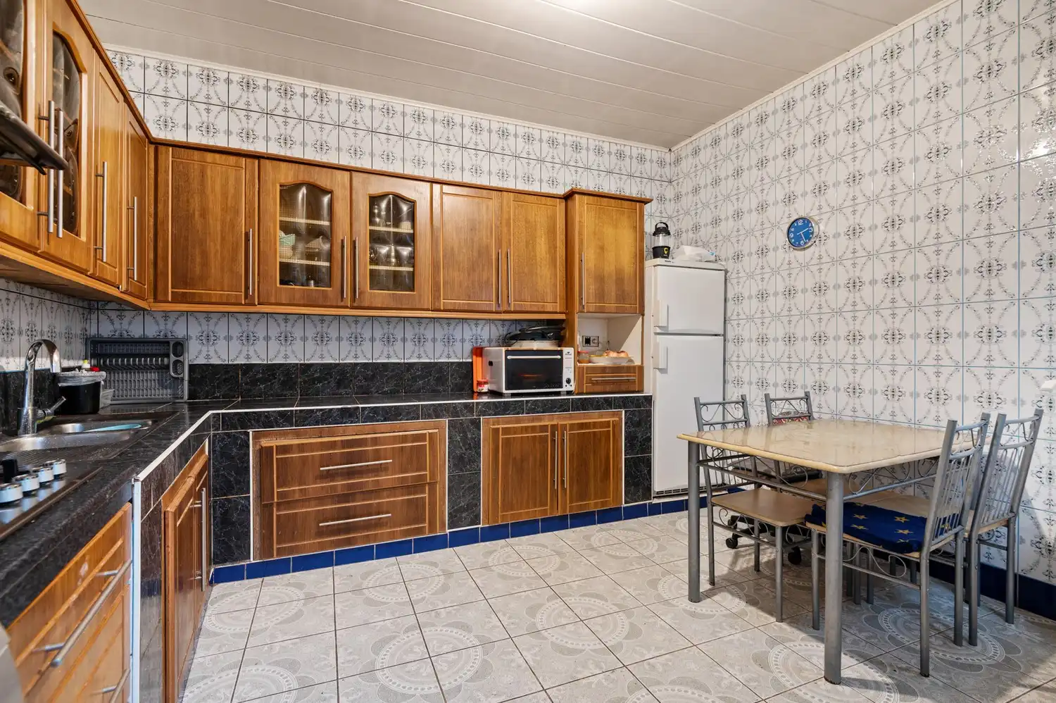 Opbrengsteigendom met een groot magazijn en 3 appartementen te koop! foto 12