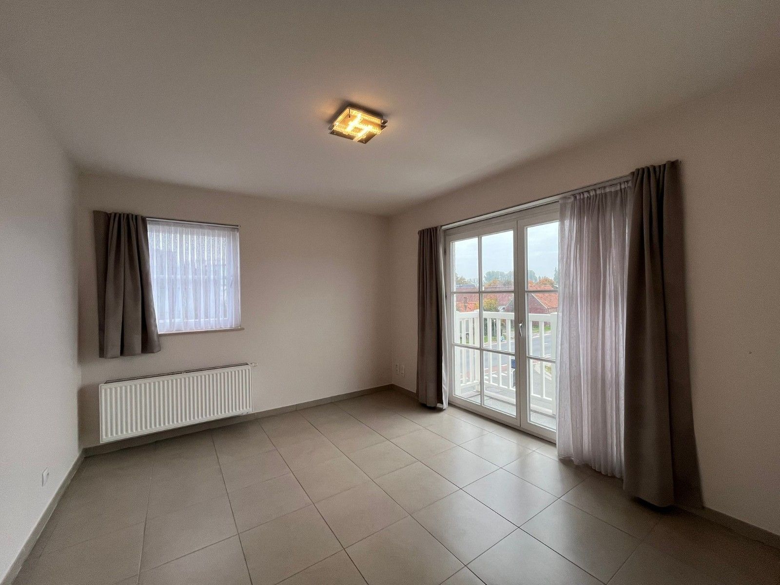 Te koop - 2 slaapkamersappartment met dubbele garage foto 4