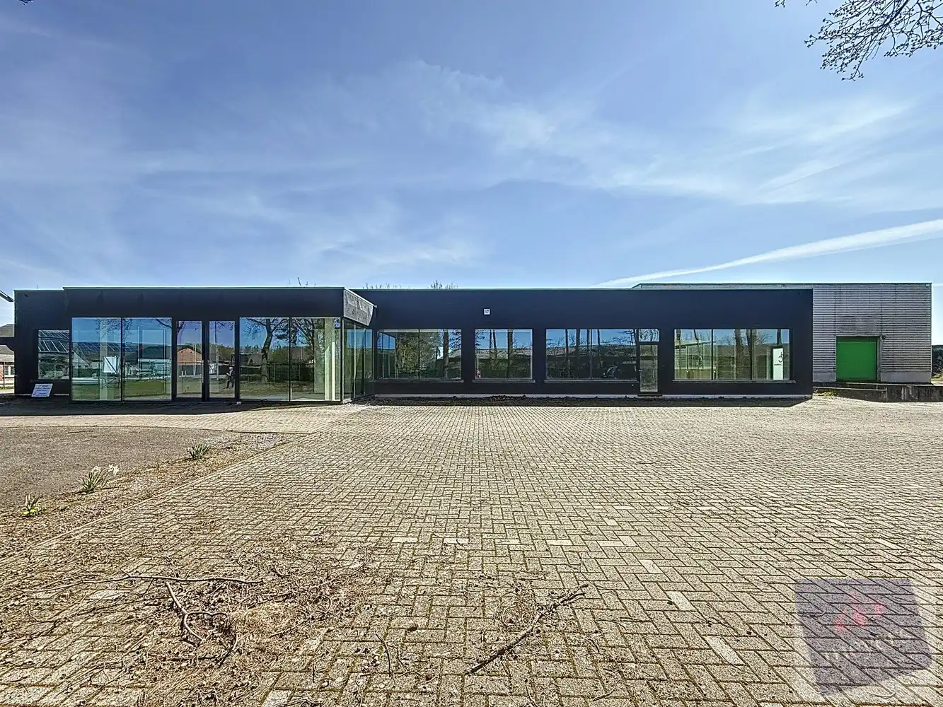 Veelzijdig bedrijfscomplex op ruim perceel van 9.985 m² in Bocholt foto 3