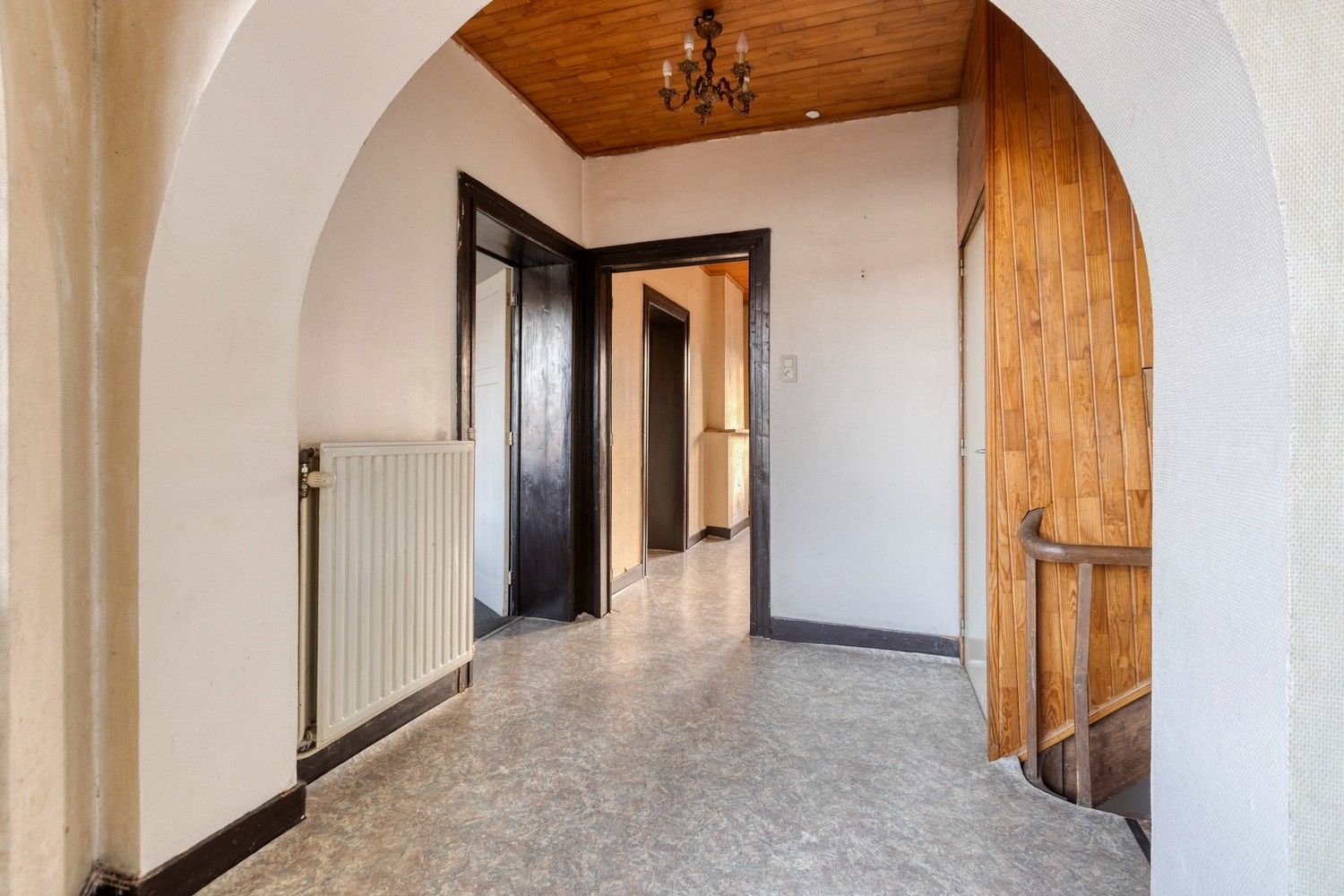 Te renoveren rijwoning met veel potentieel in hartje Genk foto 13