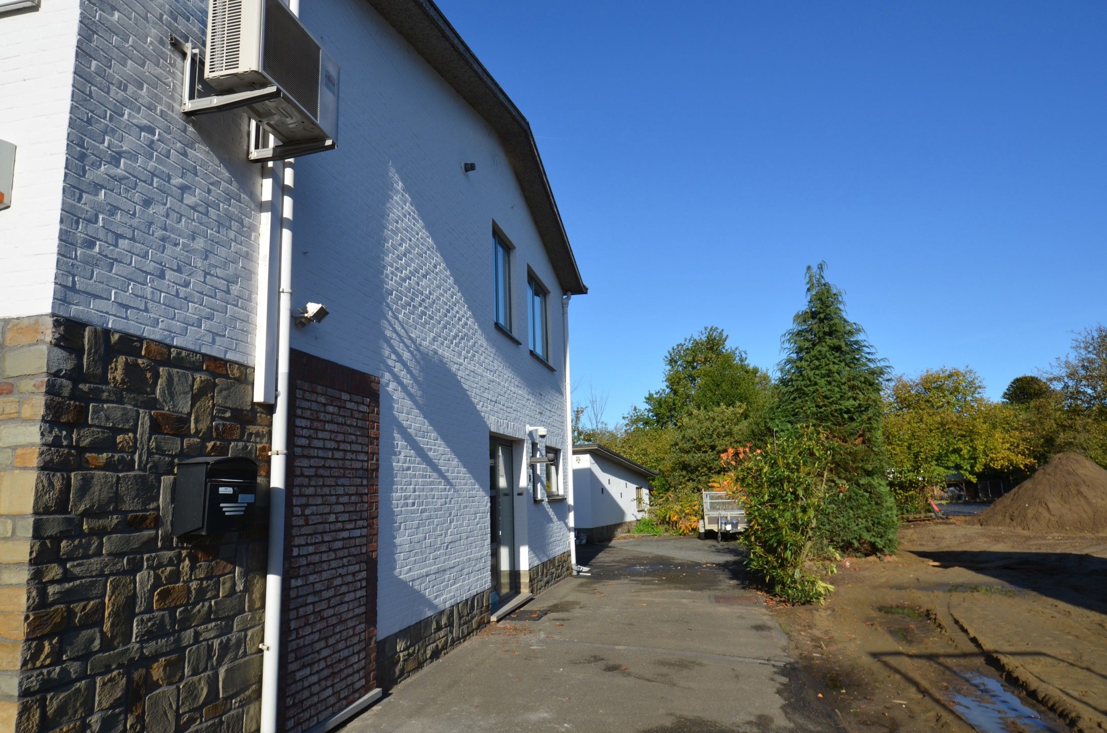 Af te werken woning met 2 slaapkamers foto 2