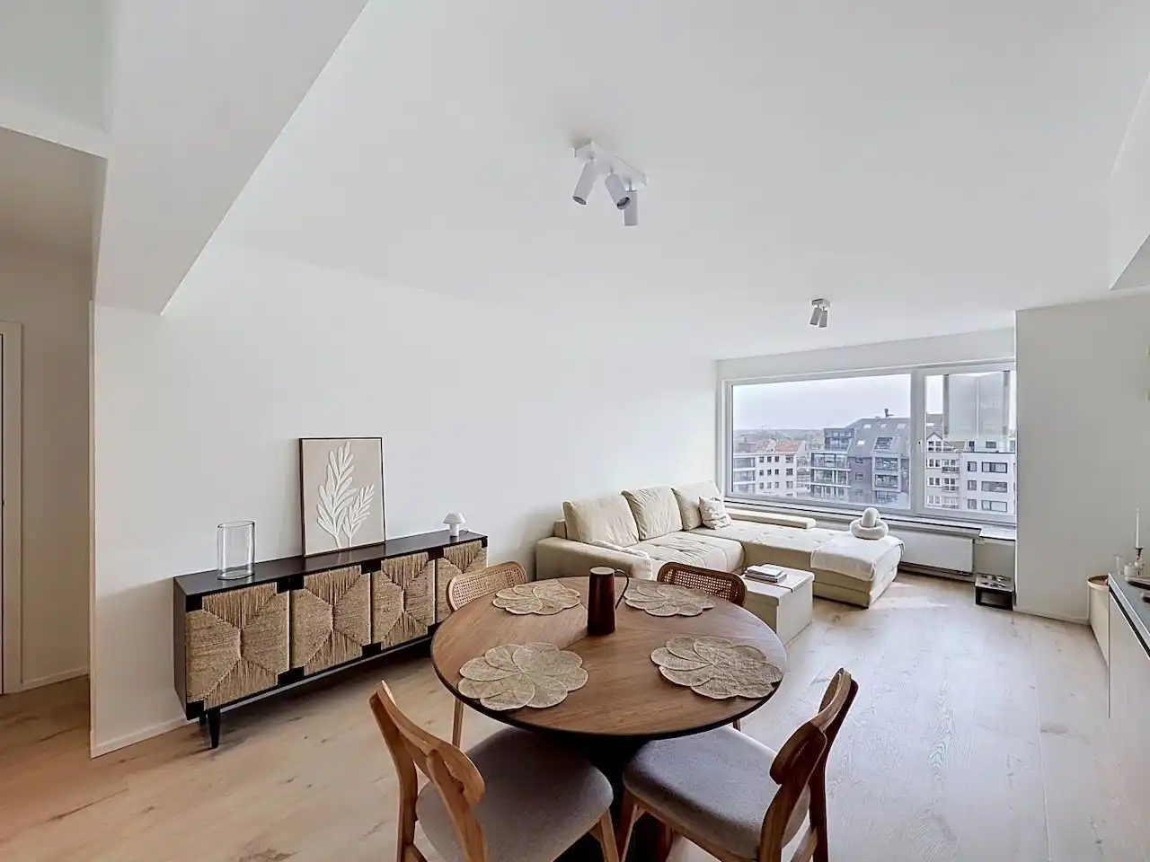 Compleet en smaakvol gerenoveerd één slaapkamer appartement met open zicht op de Graaf d'Ursellaan foto 6