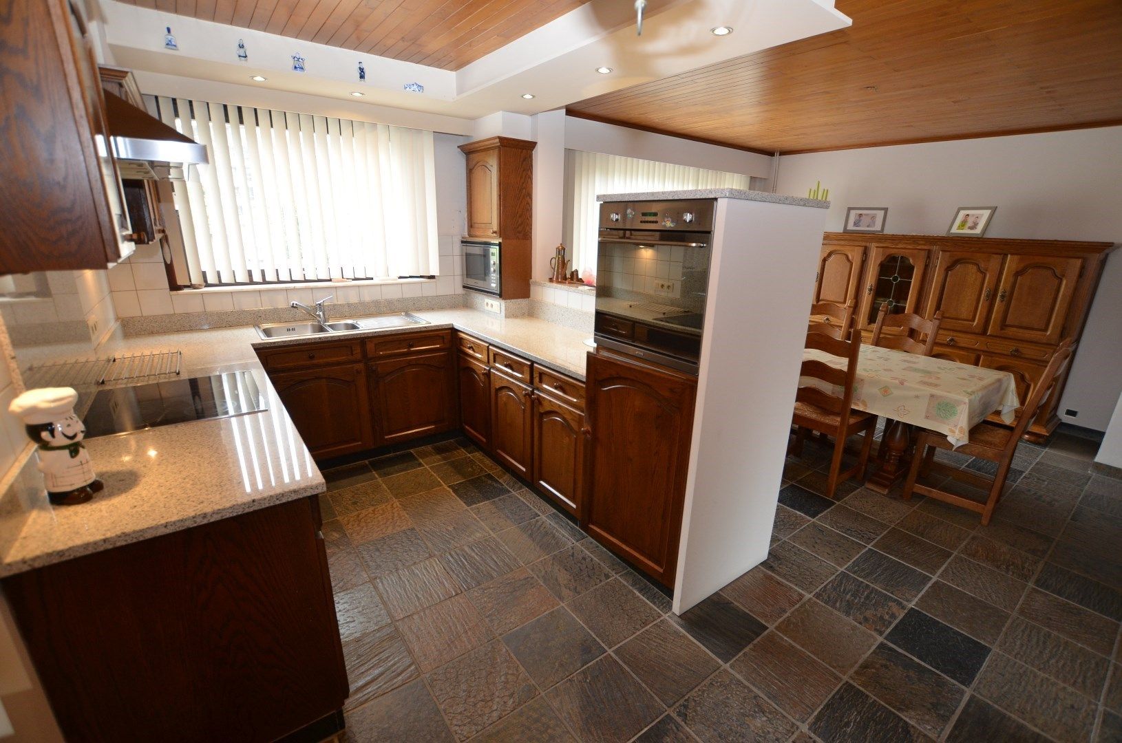 Zeer ruim multifunctioneel woonhuis met handelsgelijkvloers foto 2