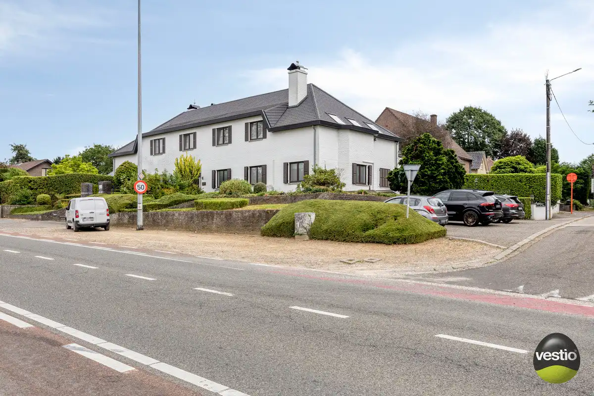 ROYALE WONING MET DOKTERSPRAKTIJK TE BILZEN HOESELT. foto 2