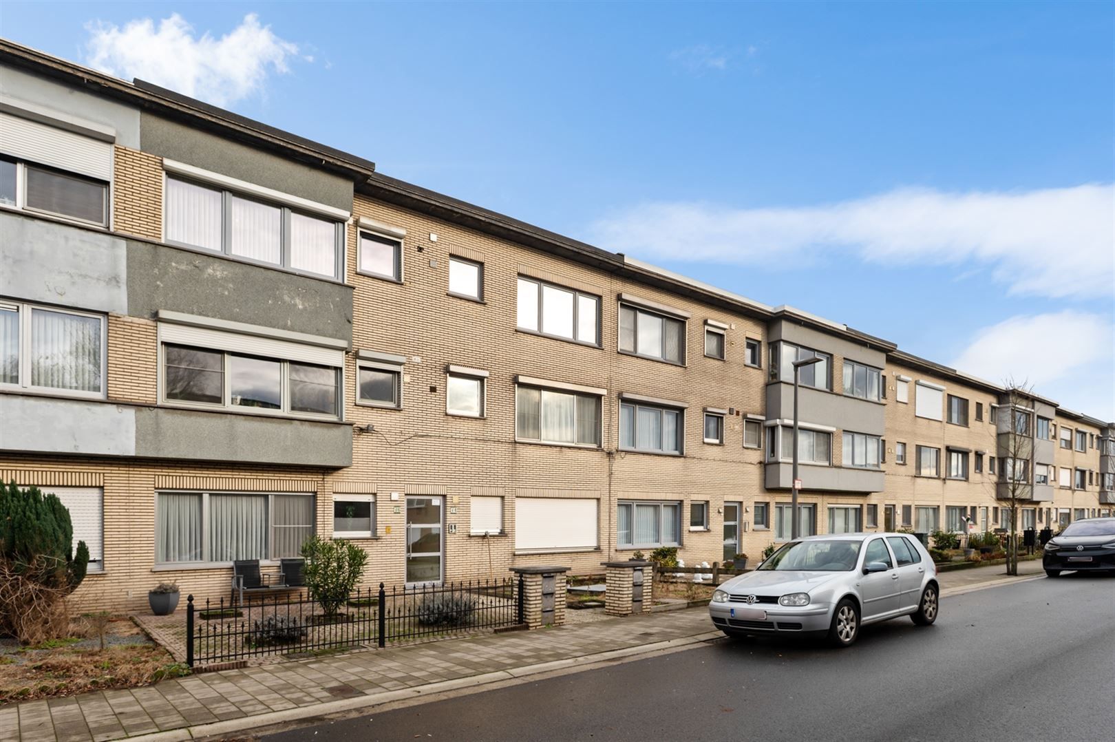 Ruim appartement met 2 slaapkamers en garagebox foto {{pictureIndex}}