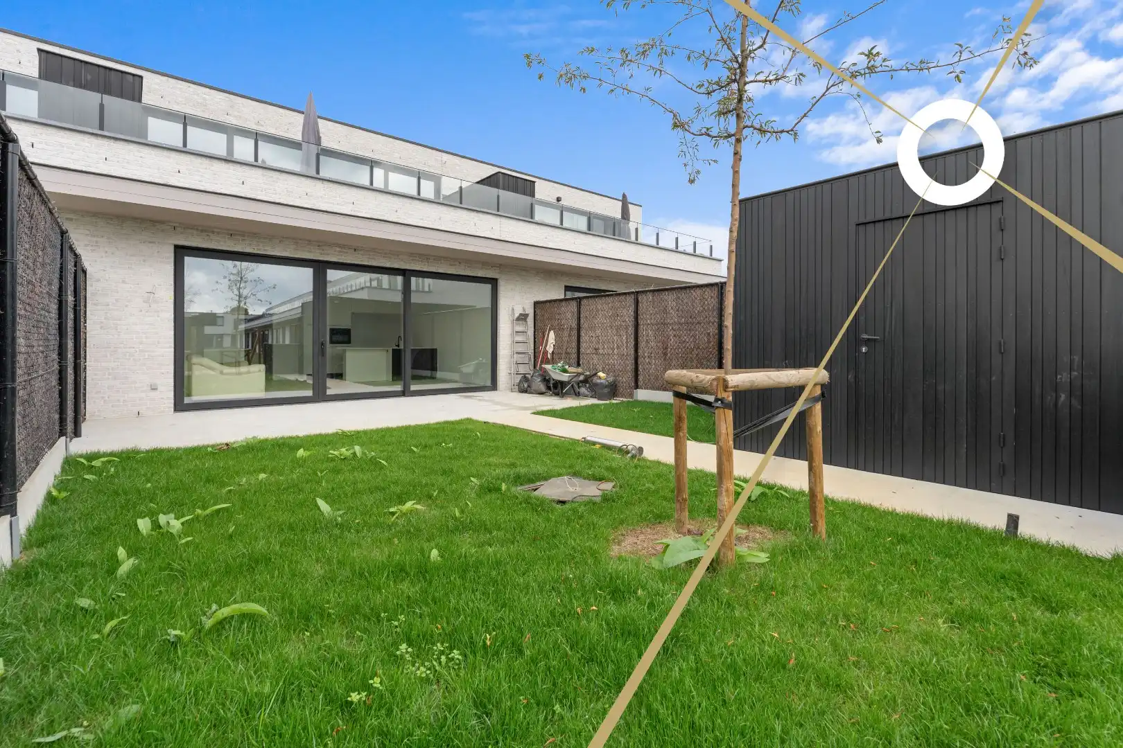 Energiezuinige eengezinswoning met carport, 2 slaapkamers en tuin foto {{pictureIndex}}