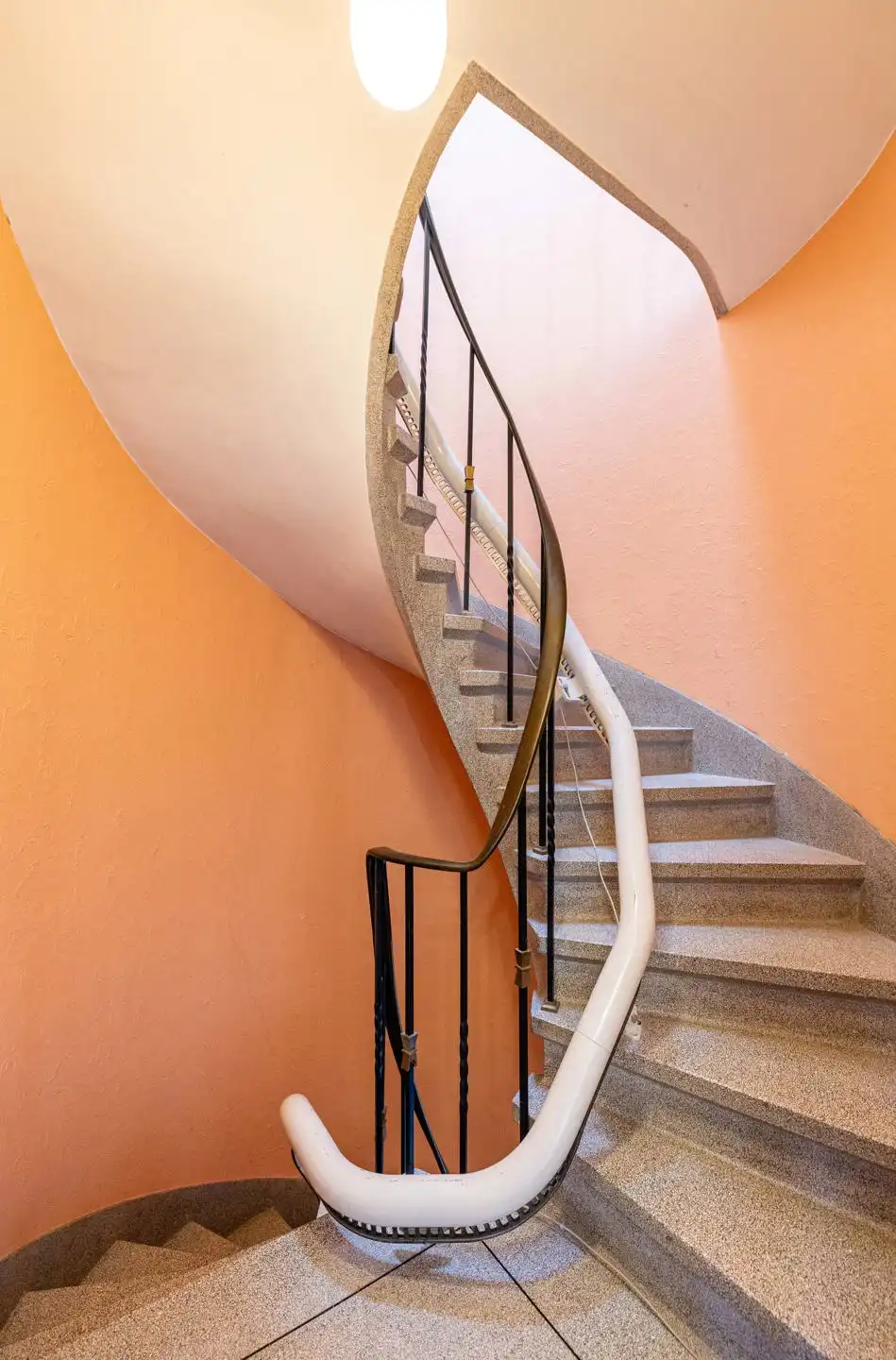 Huis met “mooie verdieping”: 2 slaapkamers + studeerkamer foto 11