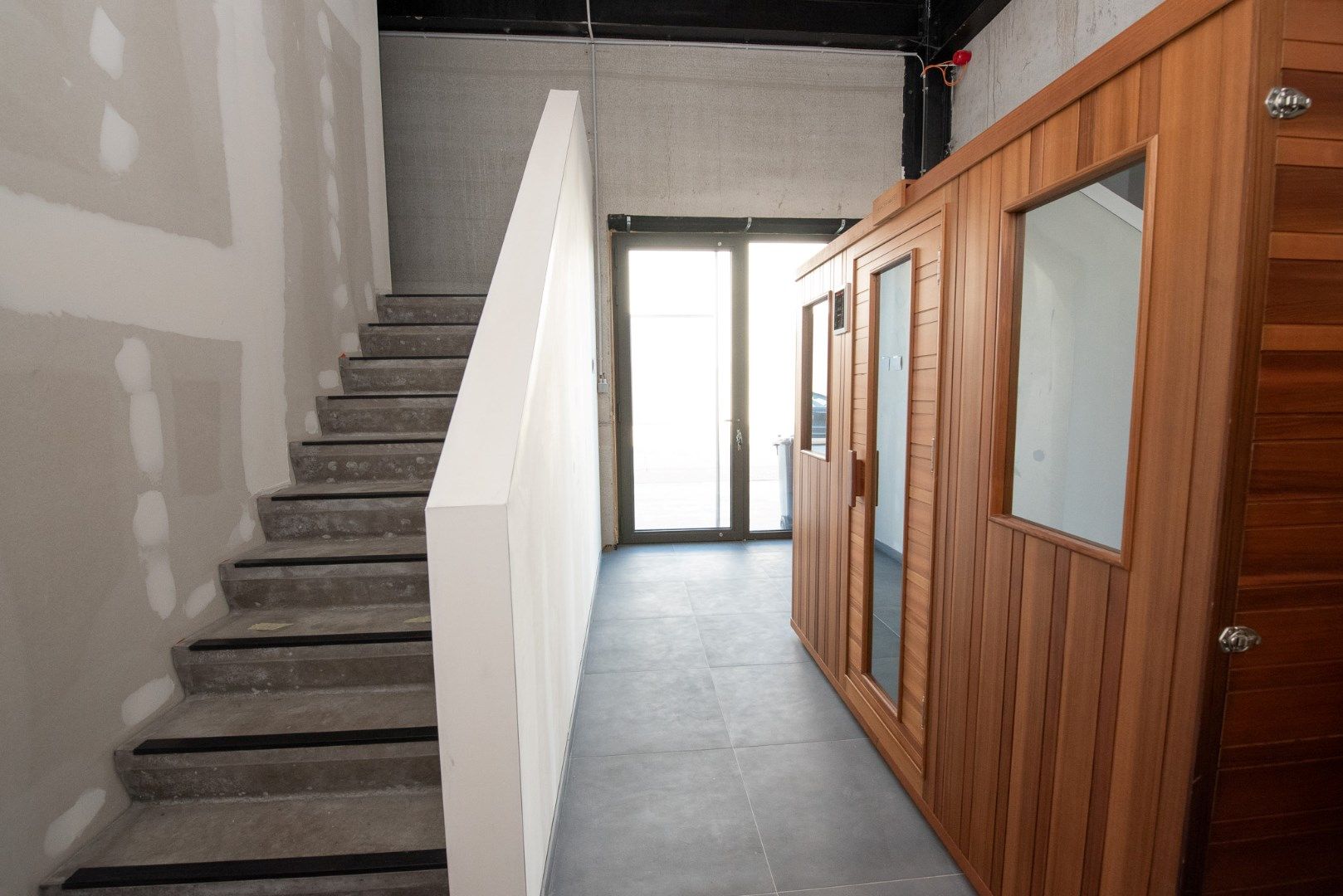 Te Koop in het Saspark te Ooigem: Nieuwbouw KMO-unit (240m²) met prachtige loft (135m²) met zonneterras! foto 5