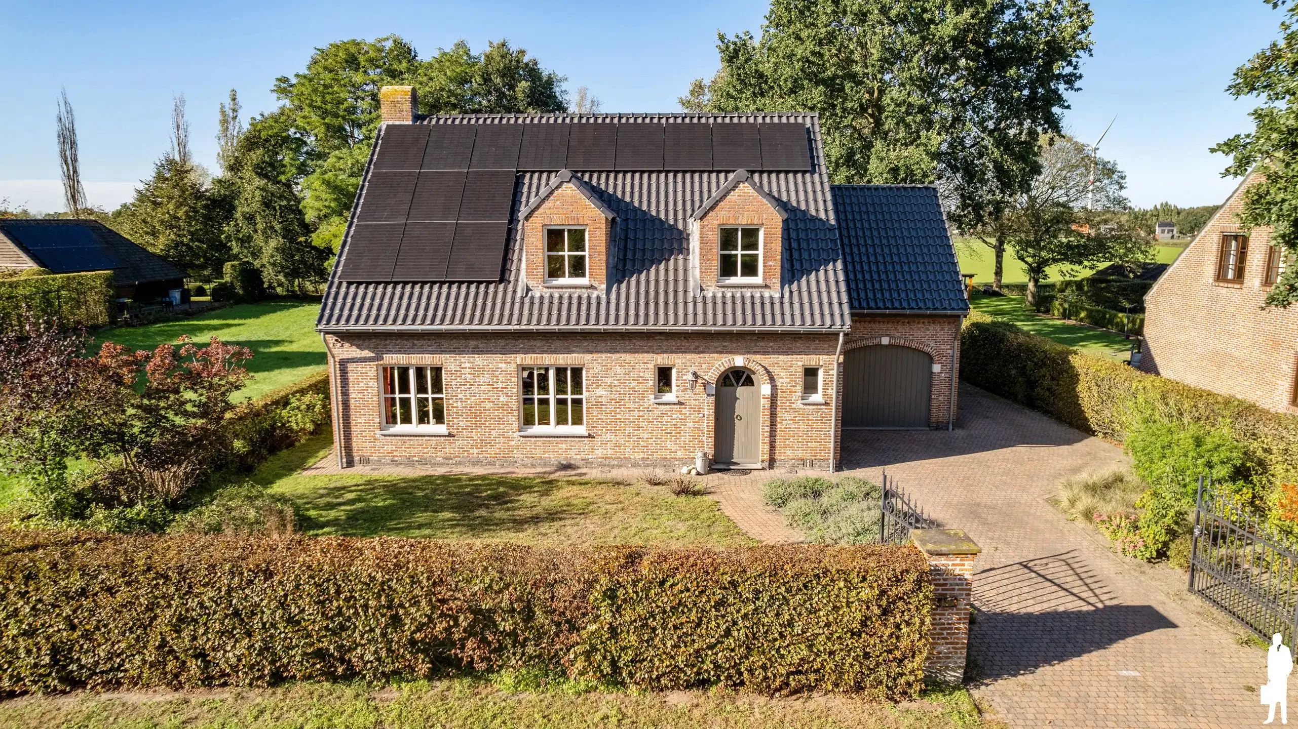 Ruime gezinswoning met 4 slaapkamers, polyvalente ruimte, vrijstaande garage met carport en open zicht in Nieuwmoer foto 2