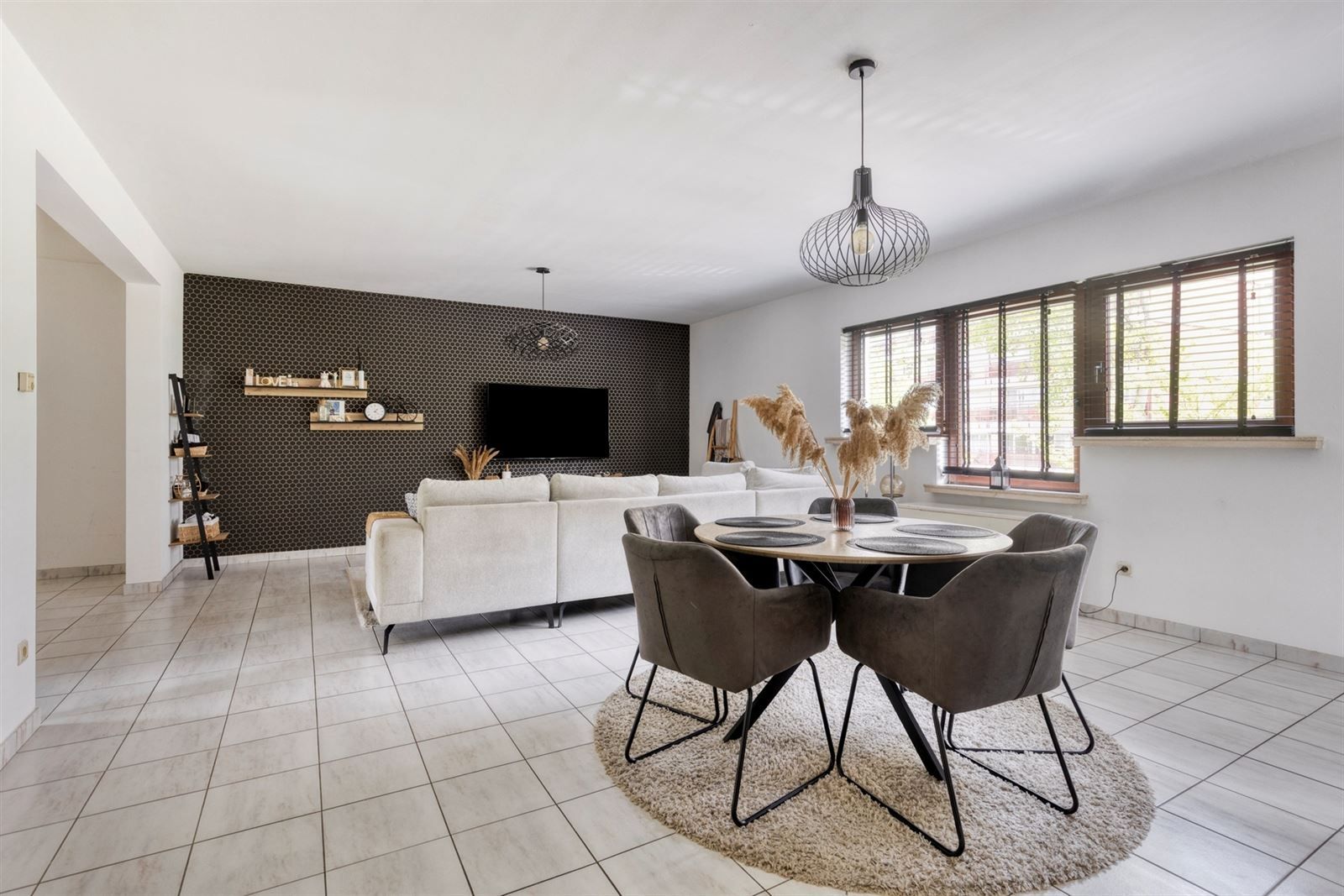 Appartement met terras en bijhorende garagebox foto 6