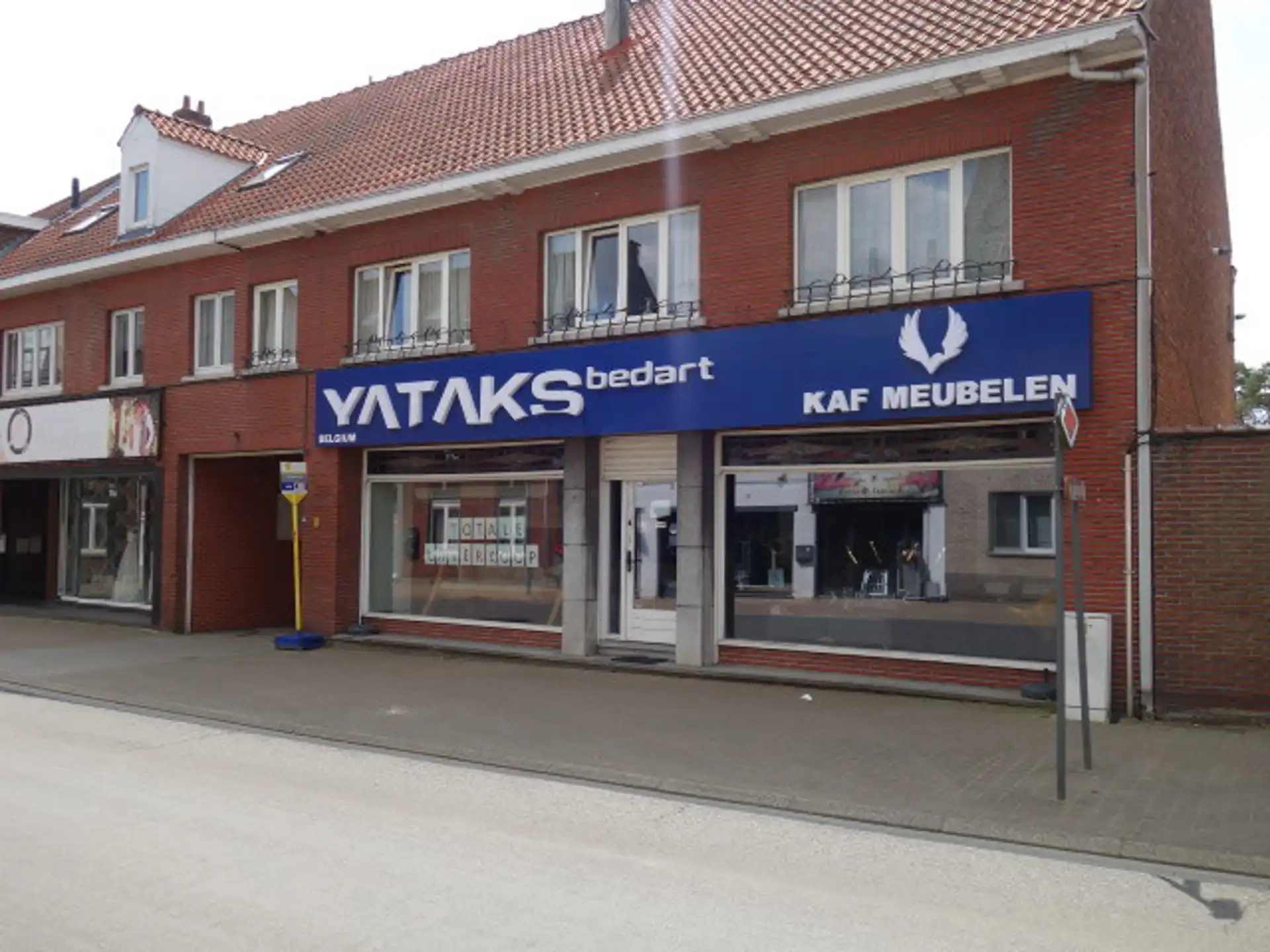 HANDELSGELIJKVLOERS/KANTOOR IN BEVERLO foto 16