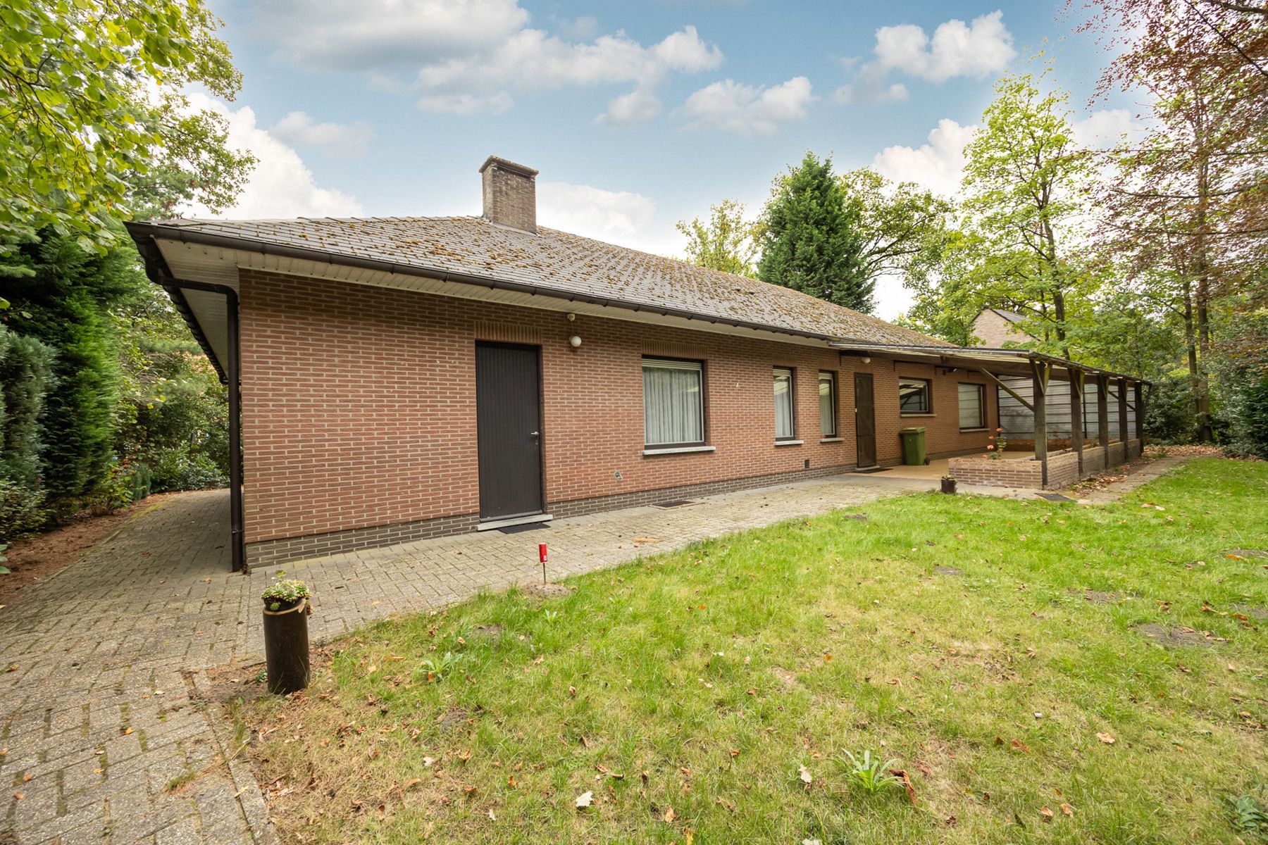 Laagbouwvilla op residentieel perceel van ca. 1.783 m². foto 17