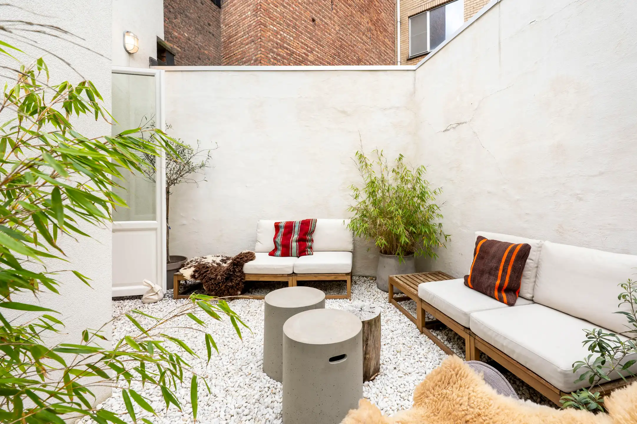 ZURENBORG - Gerenoveerde woning met stadstuin én dakterras foto {{pictureIndex}}