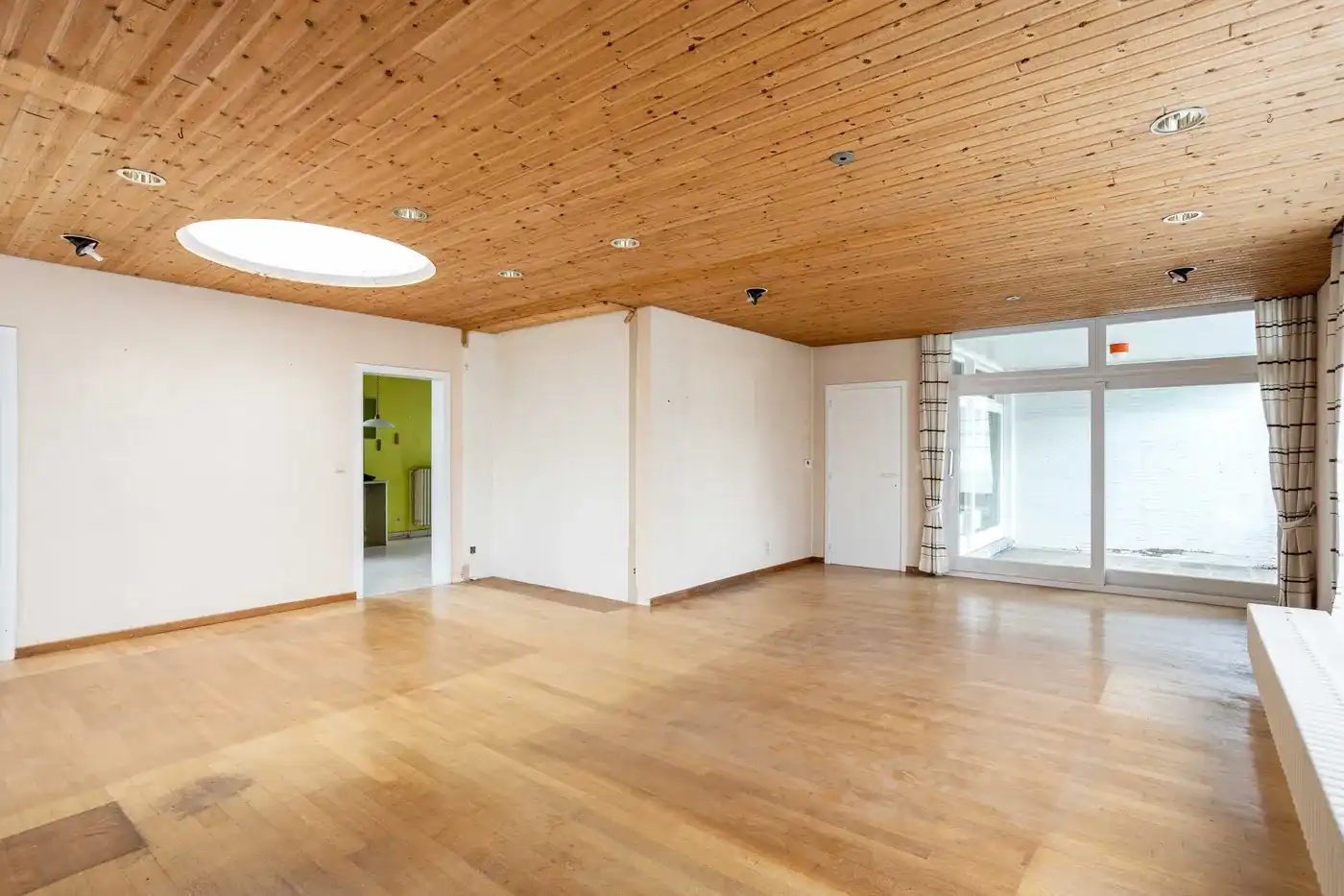 Ruime alleenstaande gelijkvloerse woning met 4 slaapkamers in Heestert foto 6