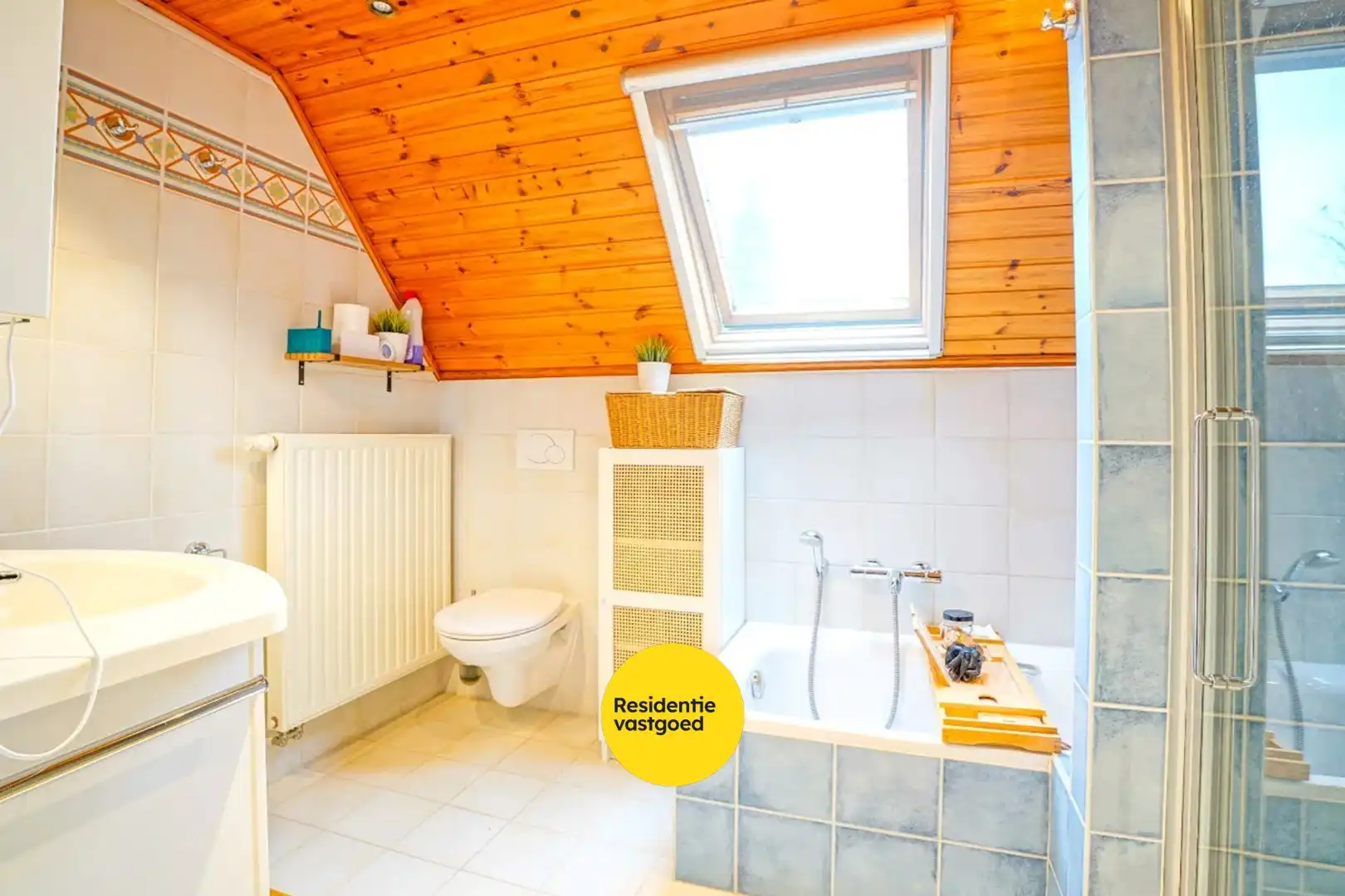 Gerenoveerde alleenstaande woning op 637m² te Veurne! foto 19