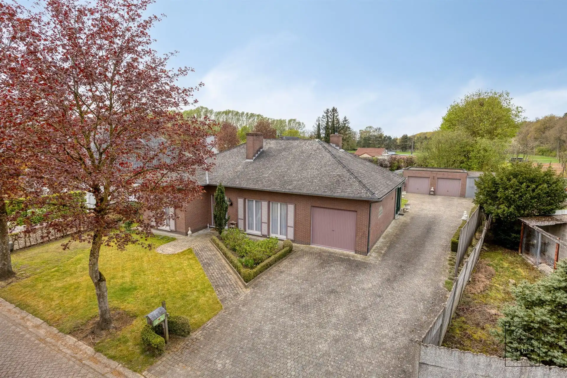 Hoofdfoto van de publicatie: Charmante gezinswoning van 196 m², 3 slpks en 3 garages!