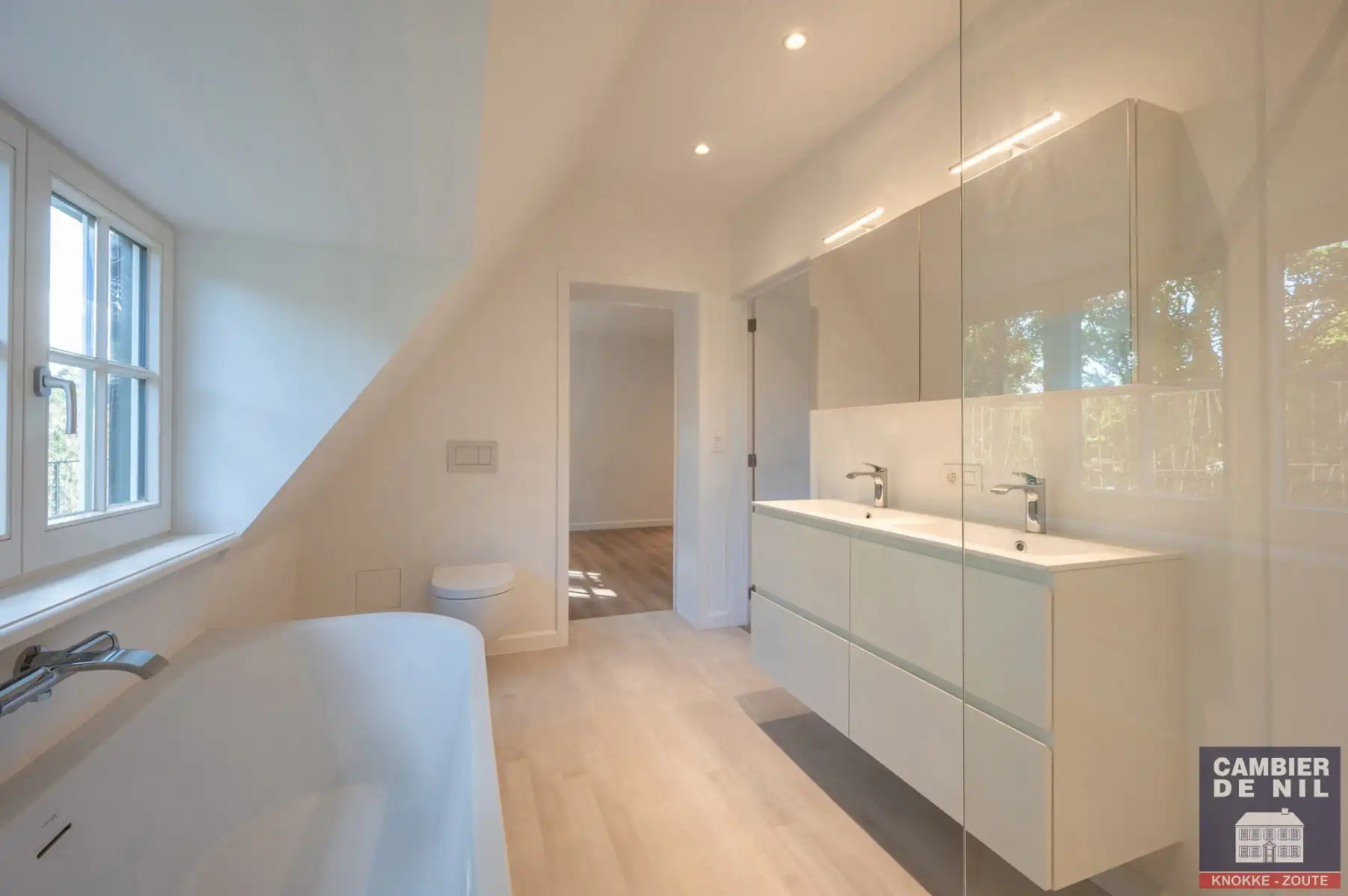 Gerenoveerde, ongemeubelde koppelvilla met zuidgerichte tuin palend aan de golf - Zoute foto 25