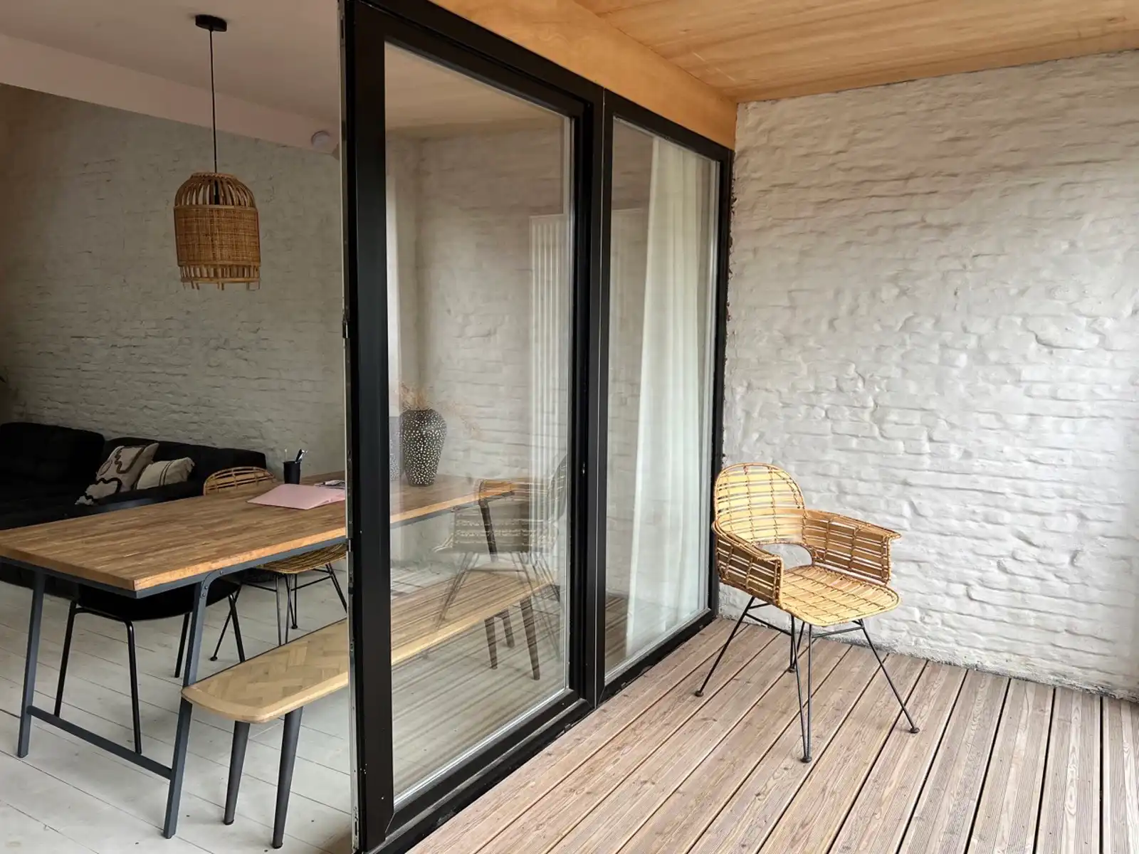 Zalig bemeubeld 2SLK-app met terras in hartje Berchem! foto 5