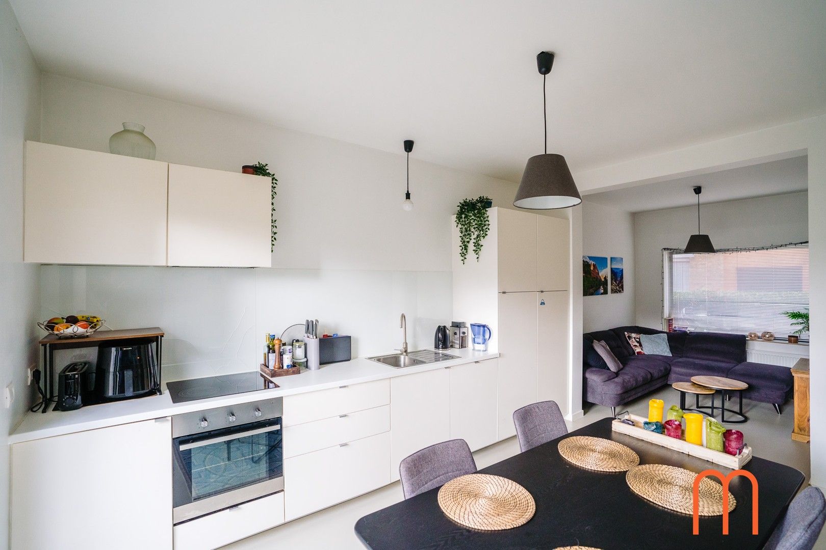 Mooie, gerenoveerde woning met 3 slaapkamers in de rustige wijk Mariakerke. foto 2