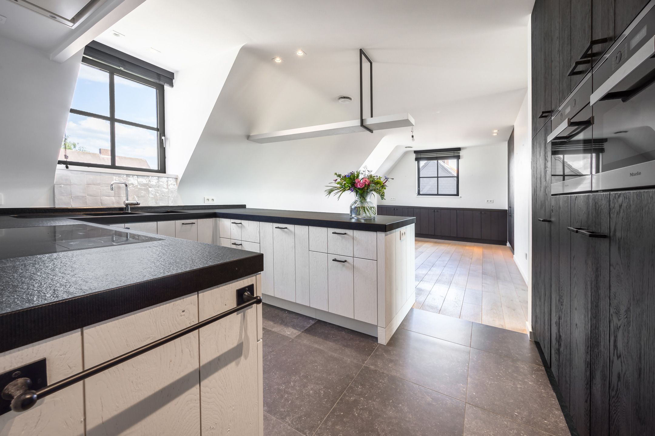 Luxe afgewerkte penthouse met groot zonneterras foto 15