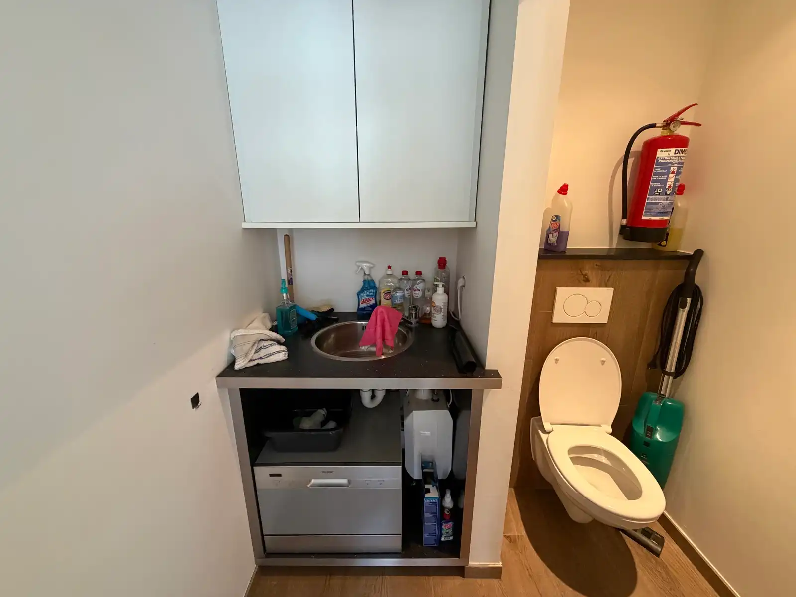 Kantoorruimte op zichtbare locatie + 2x berging foto 5