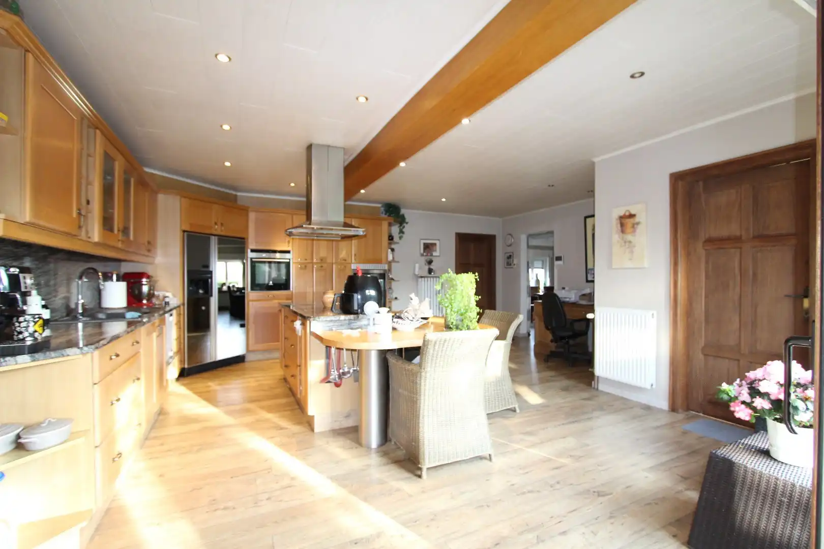 Landelijk gelegen woning met loods foto 11