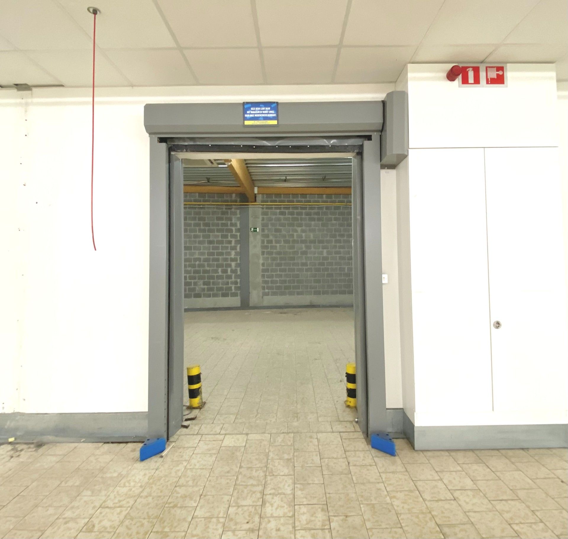 BAANWINKEL / COMMERCIEEL GEBOUW MET PARKING foto 14