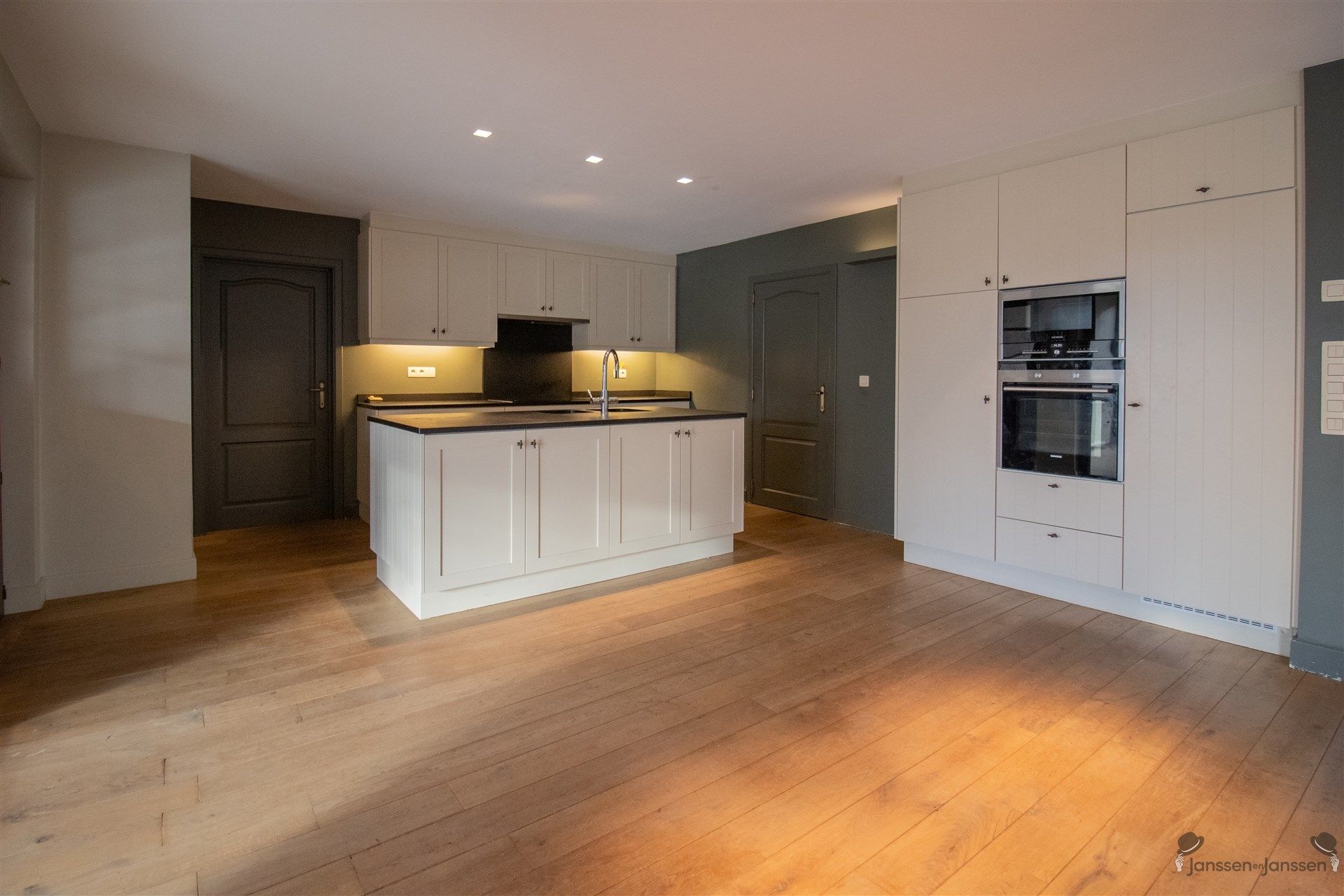 Rustig gelegen villa met min. 5 slaapkamers, ruime garage en zwembad op 1.876 m² foto 7