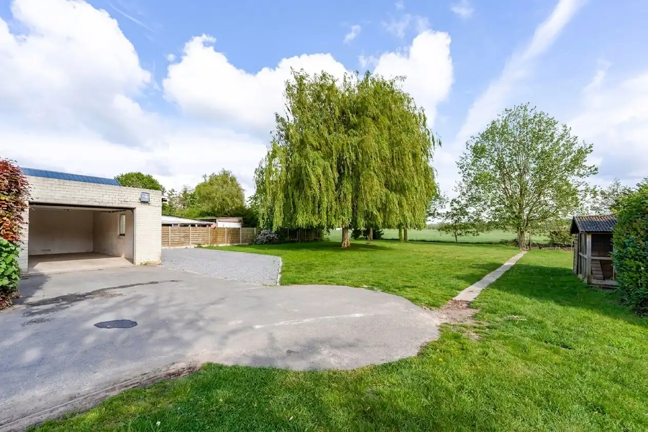 Wonen en werken combineren op toplocatie te Ichtegem - handelswoning met ruime woonst, tuin en garage foto 23