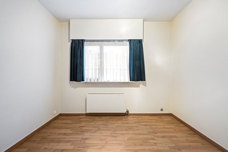 Te koop: ruime bungalow op uitstekende locatie te Sint-Michiels foto 14