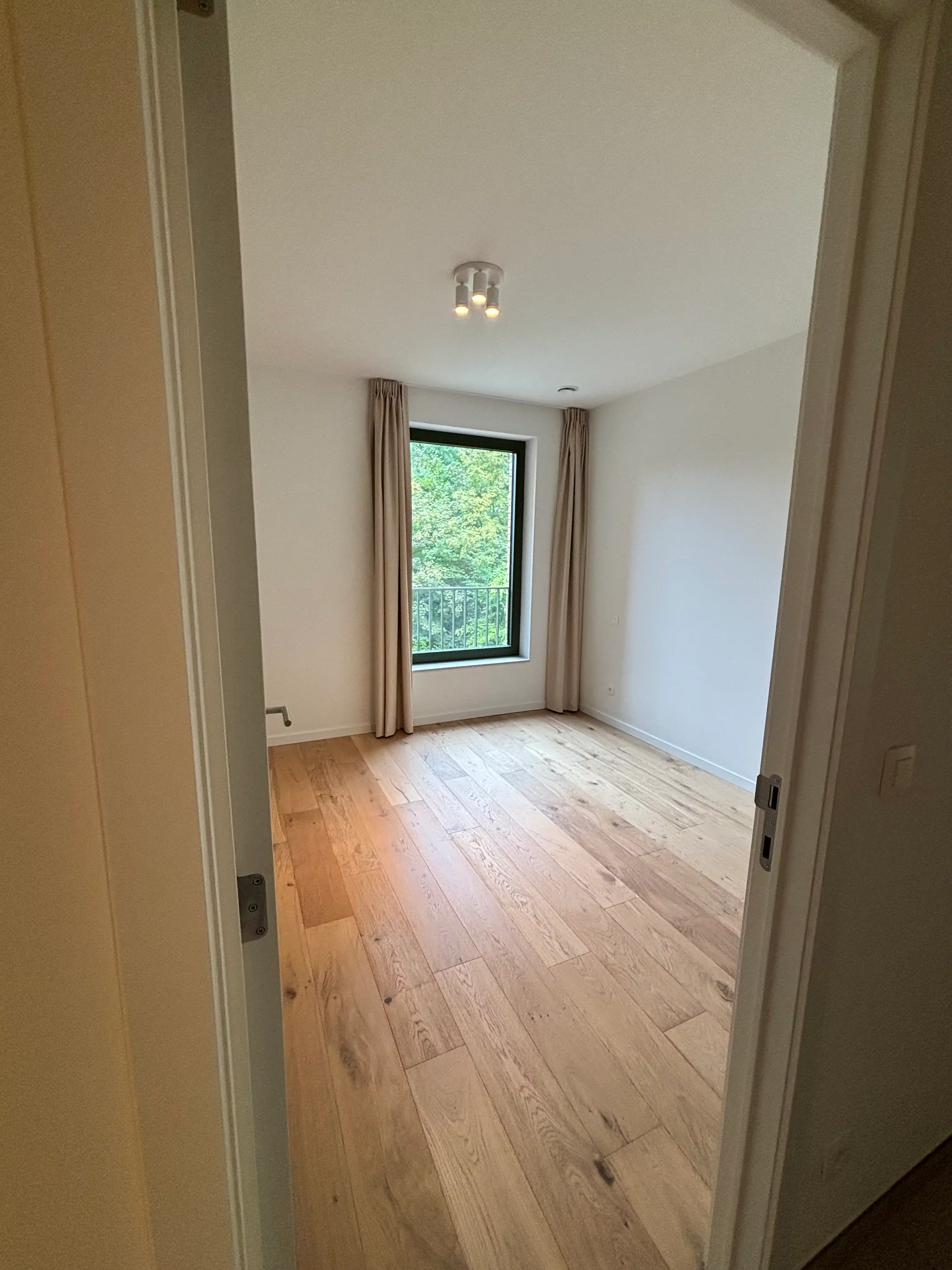 LUXUEUS NIEUWBOUWAPPARTEMENT MET SLAAPKAMER, BUREAU EN RUIM TERRAS foto 25