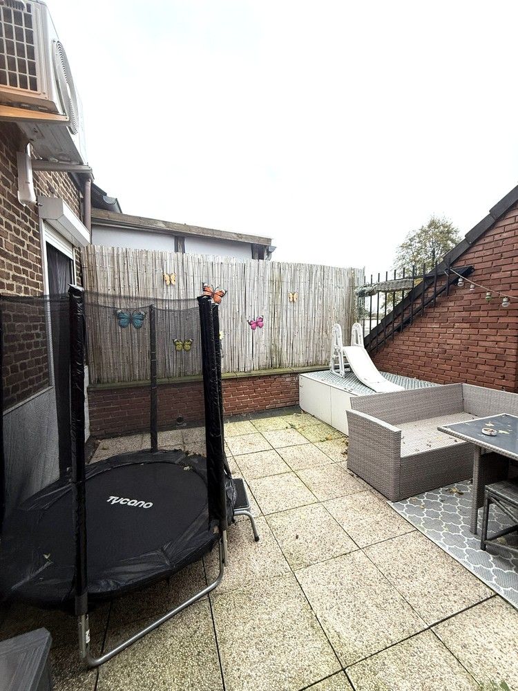 Charmante duplex met vernieuwde keuken, airco, berging en ruim dakterras in Lanaken foto 11