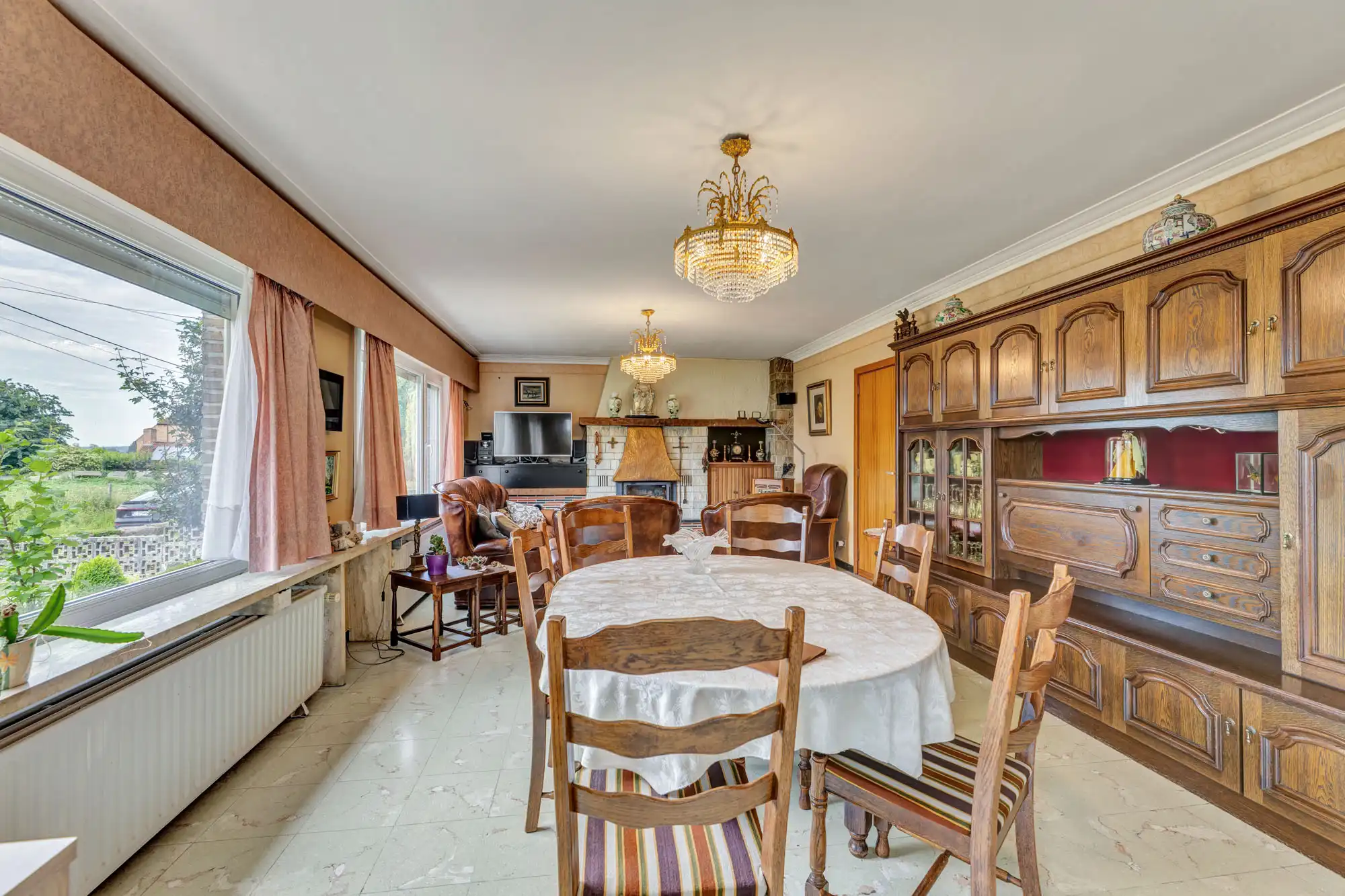 Ruime bungalow met uitzonderlijk potentieel op toplocatie foto 4