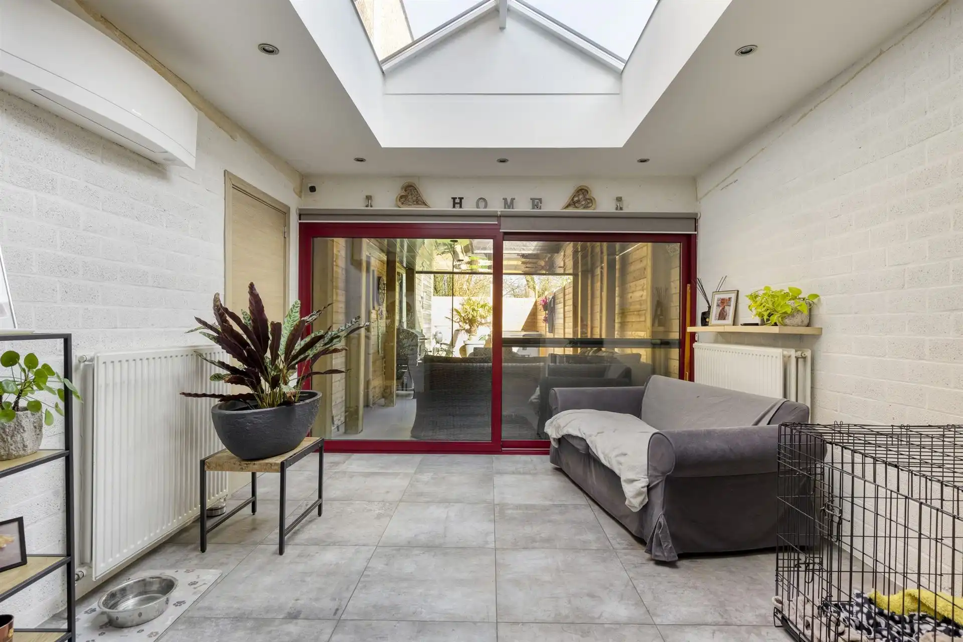 Ruime woning met handelsruimte(57m²)en opslagruimte(462m²). foto 15