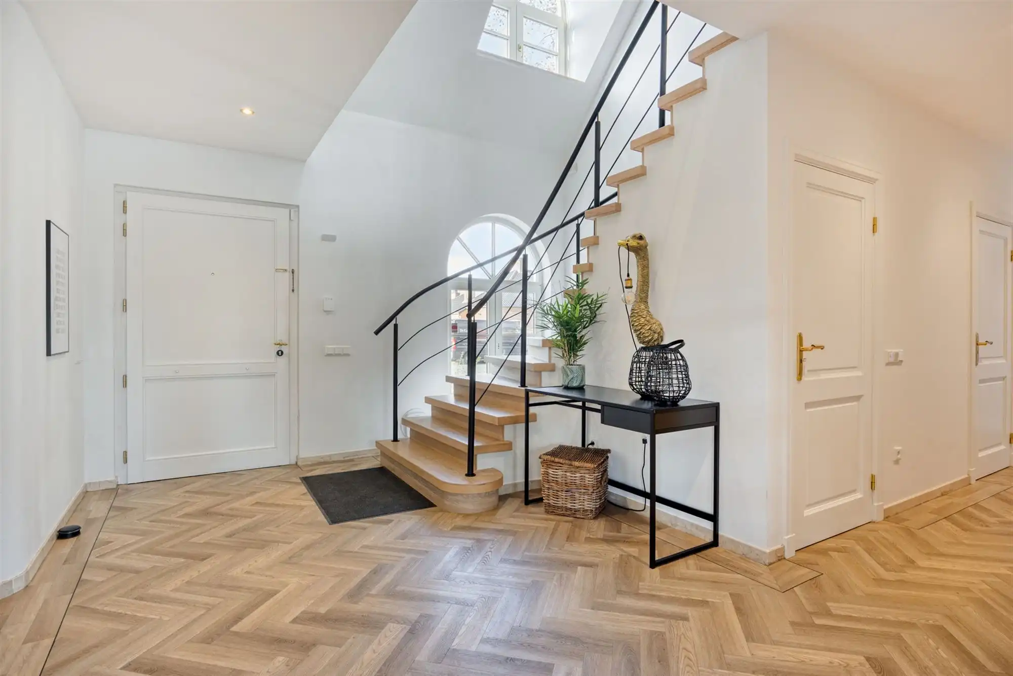 Instapklare tijdloze villa met 5 slpks op ca. 2000 m² foto 7