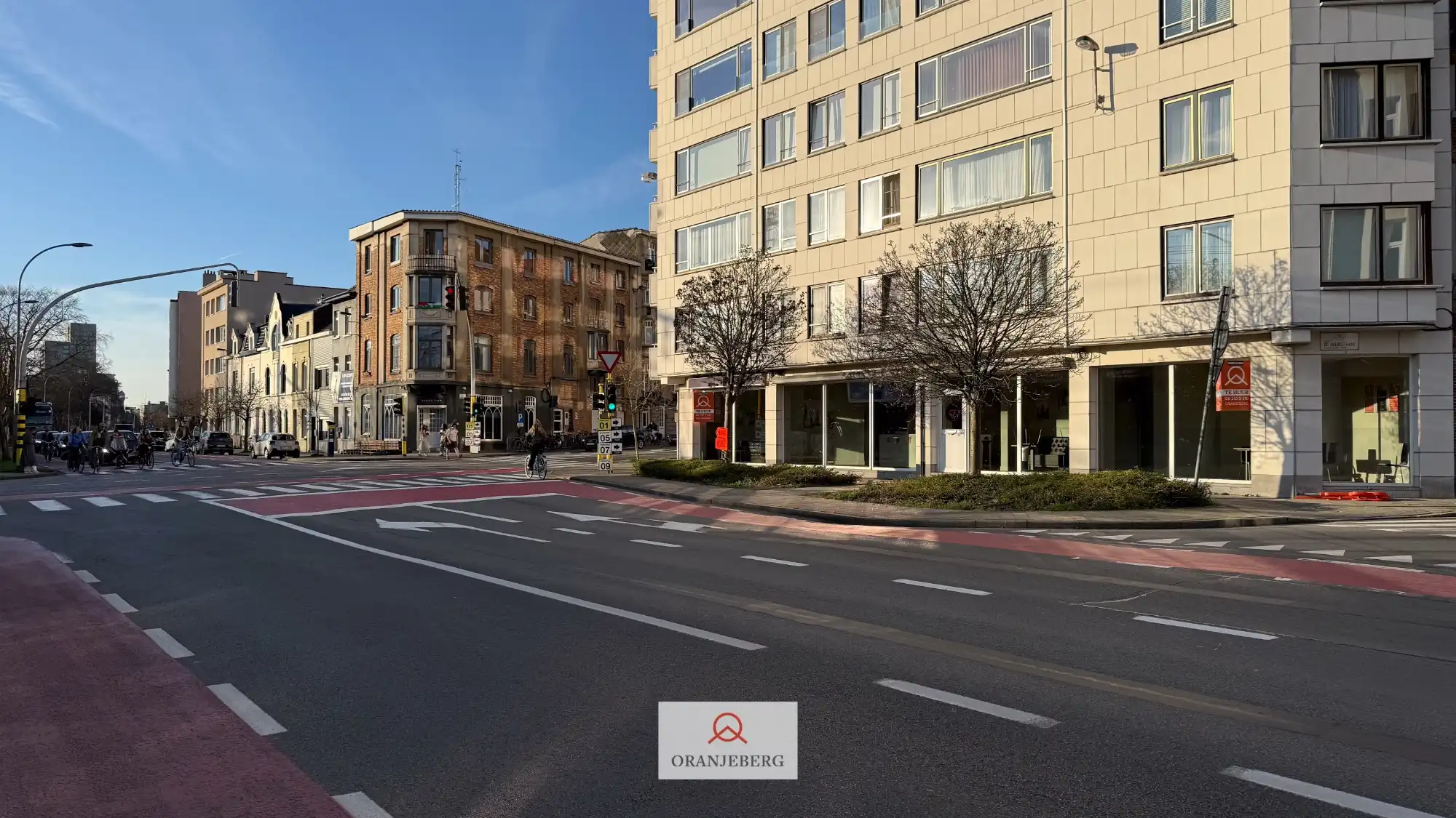 Hoek handelspand op commerciële ligging met veel visibiliteit foto 8