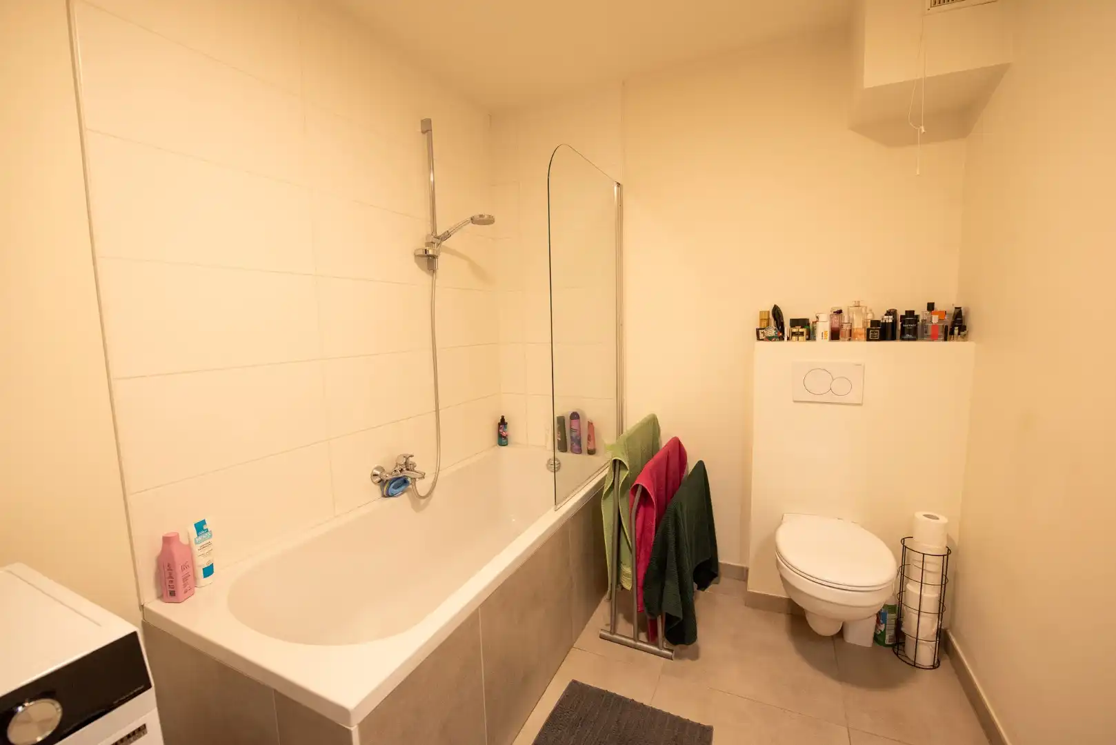 Instapklaar lichtrijk appartement met 2 slaapkamer, garagebox en zéér ruim terras! foto 10