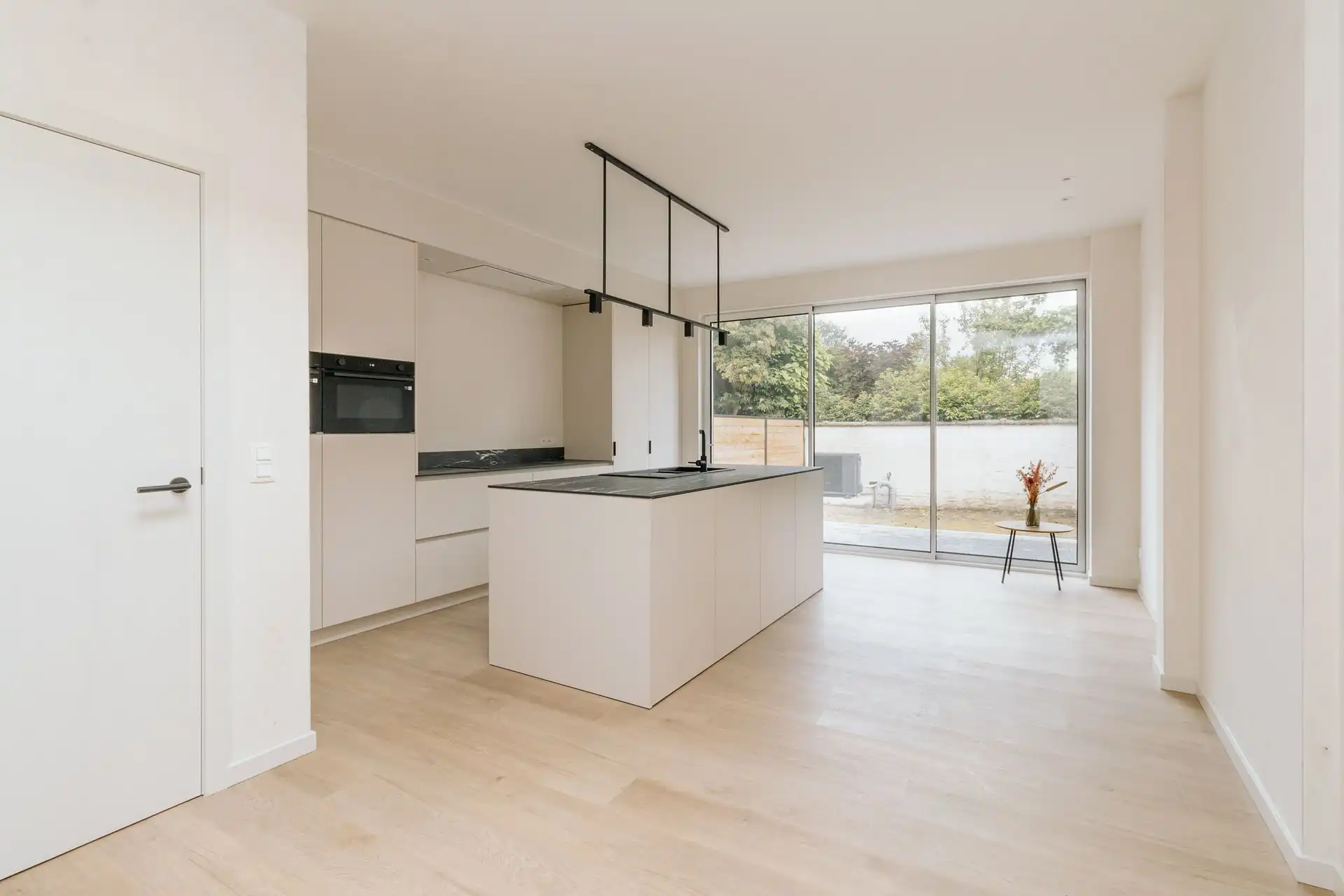 Prachtig gerenoveerde woning met 3 slaapkamers en tuin foto 5