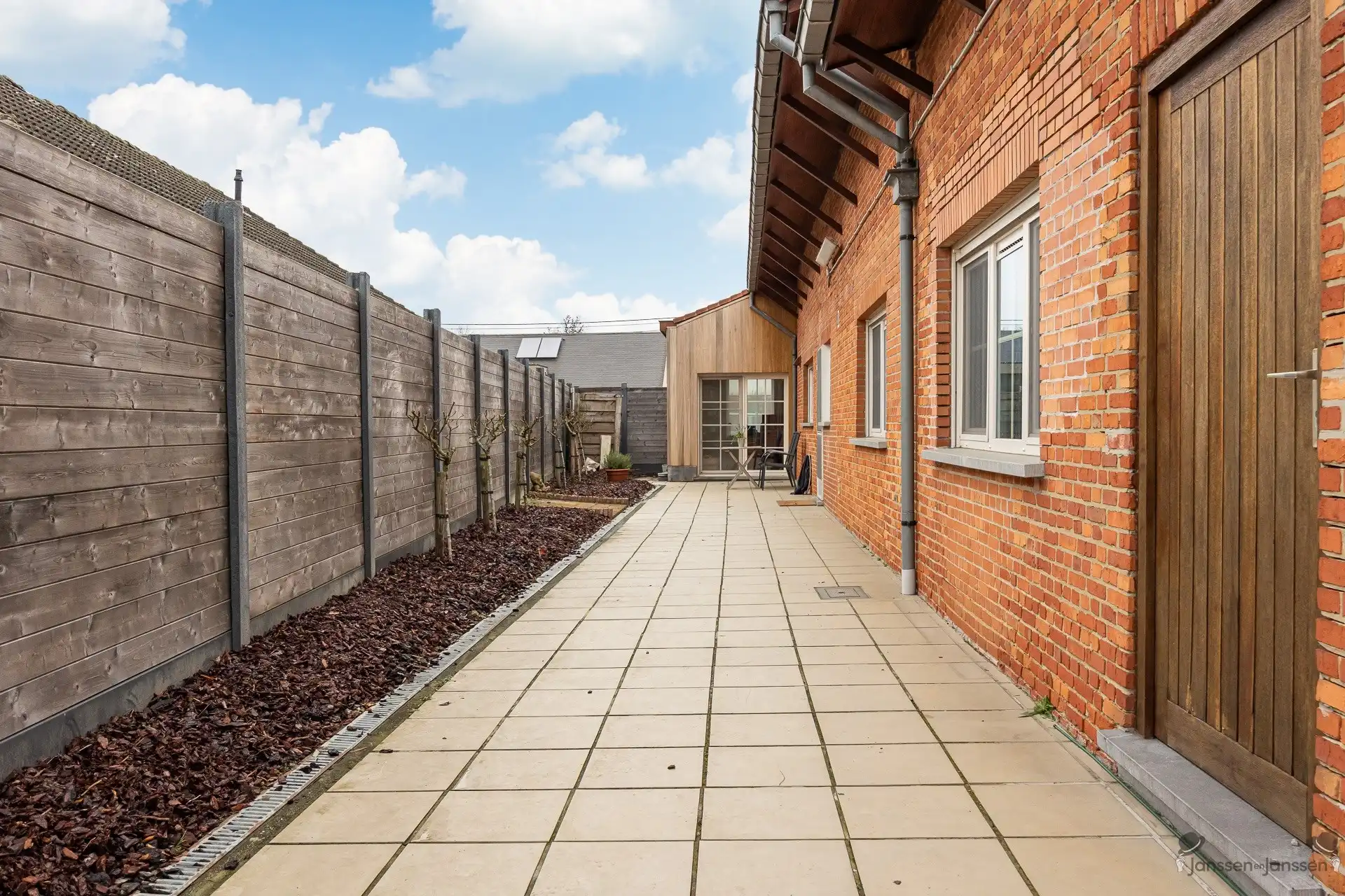 Gerenoveerde boerderij met landelijk zicht foto 26