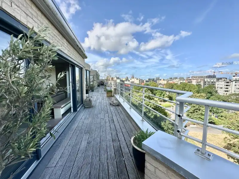 Exclusieve penthouse met 2 slaapkamers, royaal zonneterras en uniek groen uitzicht foto 16