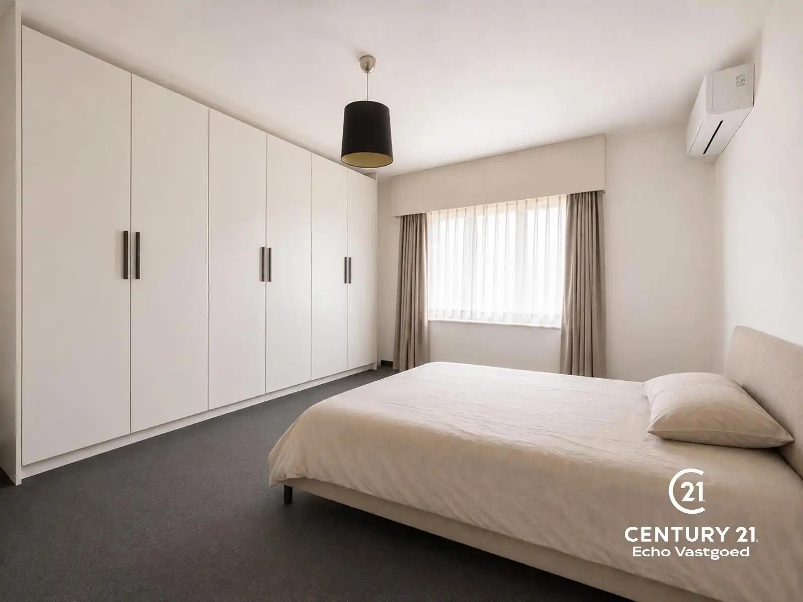 Centraal gelegen, gerenoveerde en instapklare woning foto 11