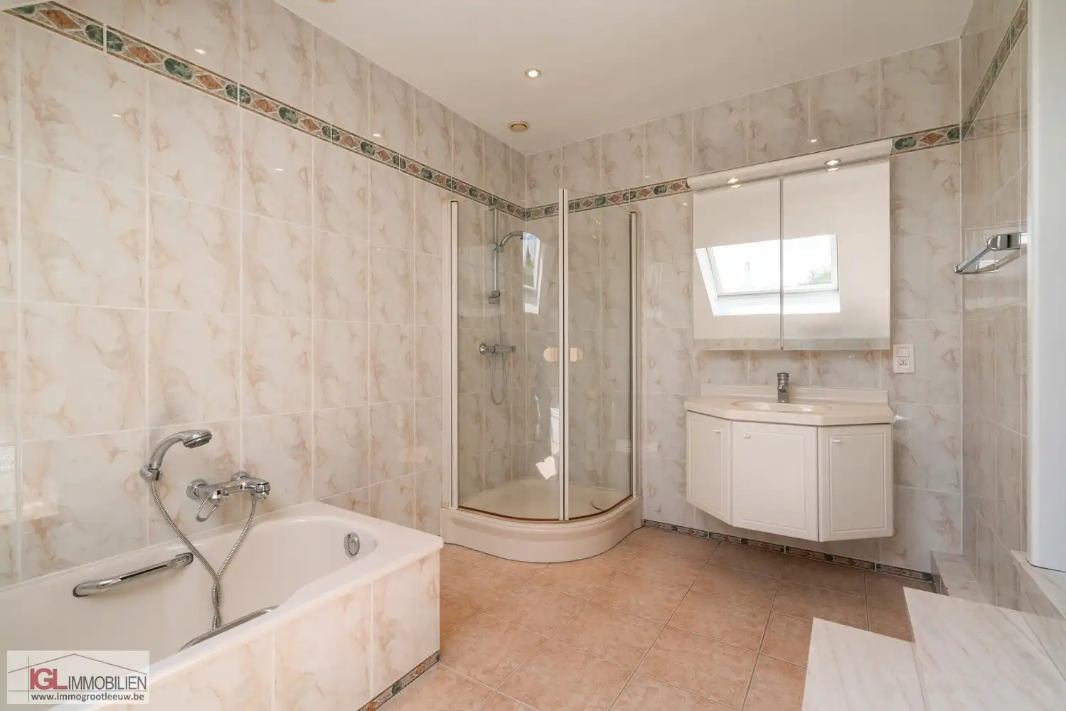 Charmante gerenoveerde hoeve met 4 slaapkamers! foto 18