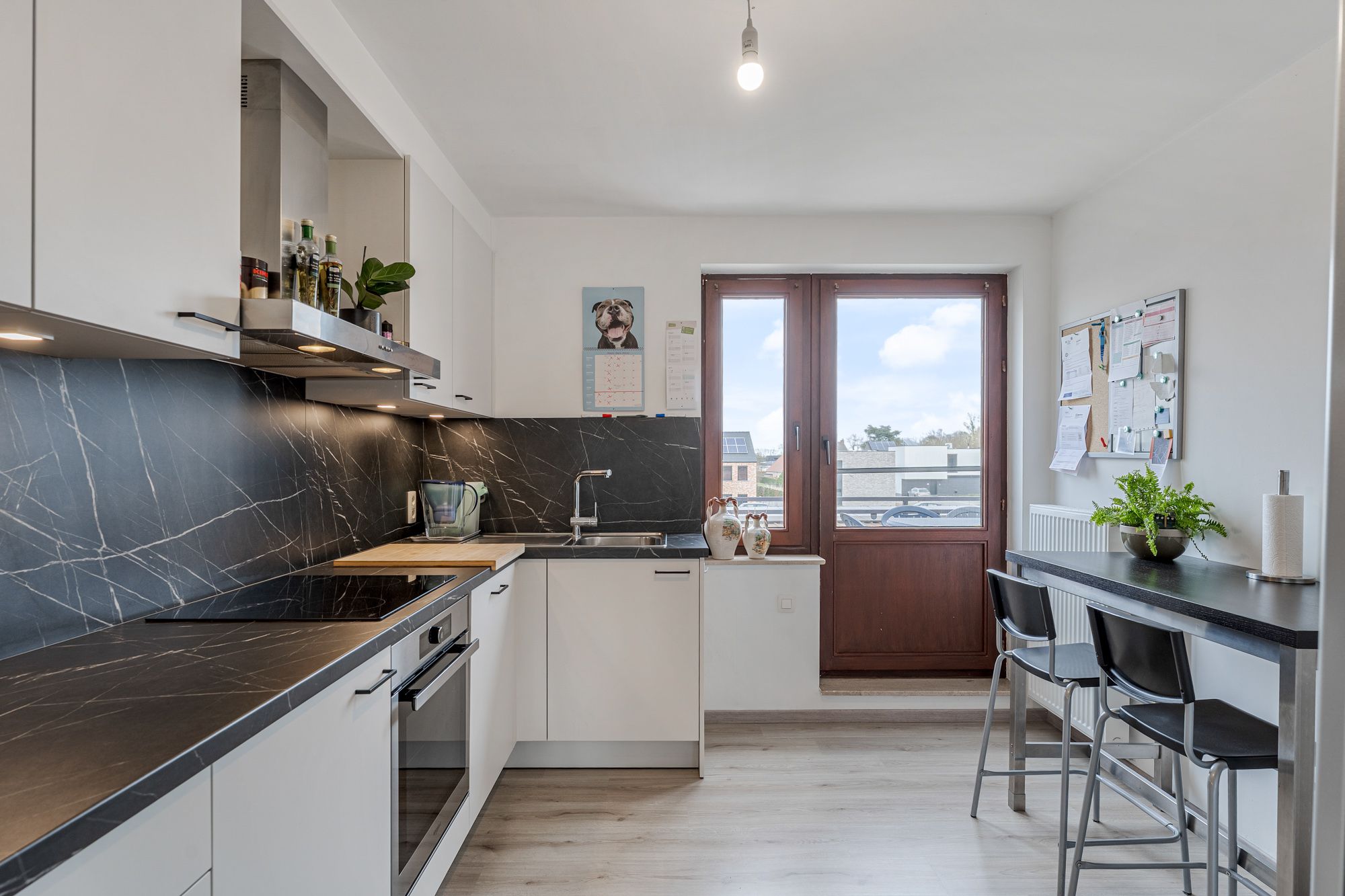 Ruim instapklaar appartement met groot terras en twee slaapkamers! foto 7