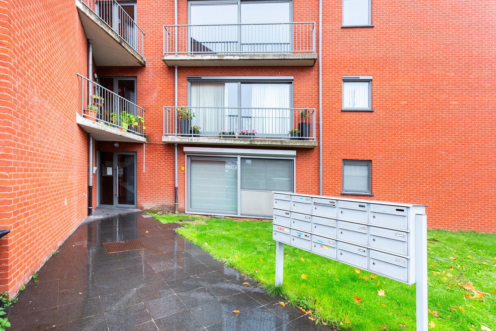 Instapklaar 3-slaapkamer appartement met tuin en moderne afwerking foto 23