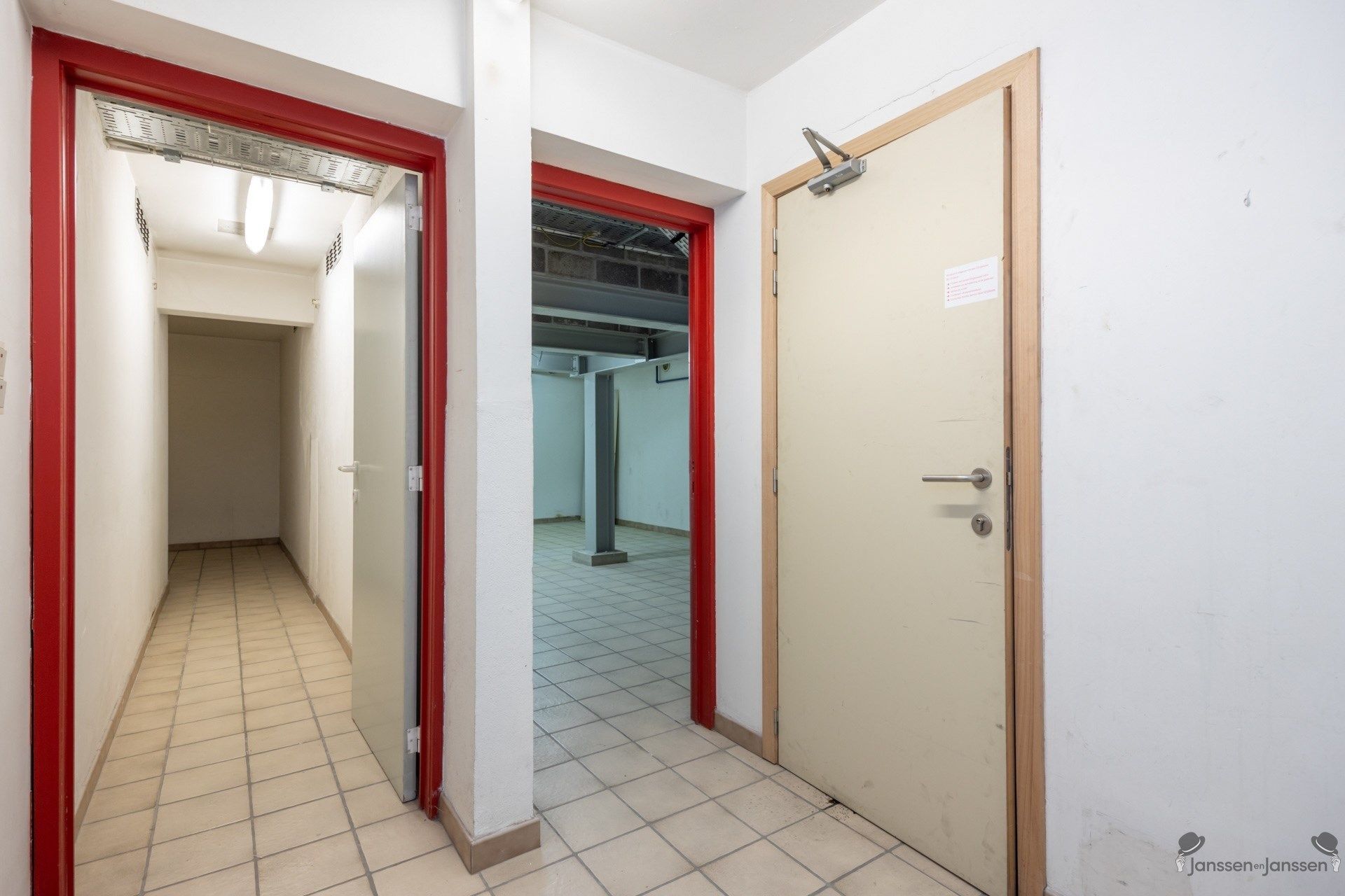 Commercieel gebouw met parkeergelegenheid! foto 42