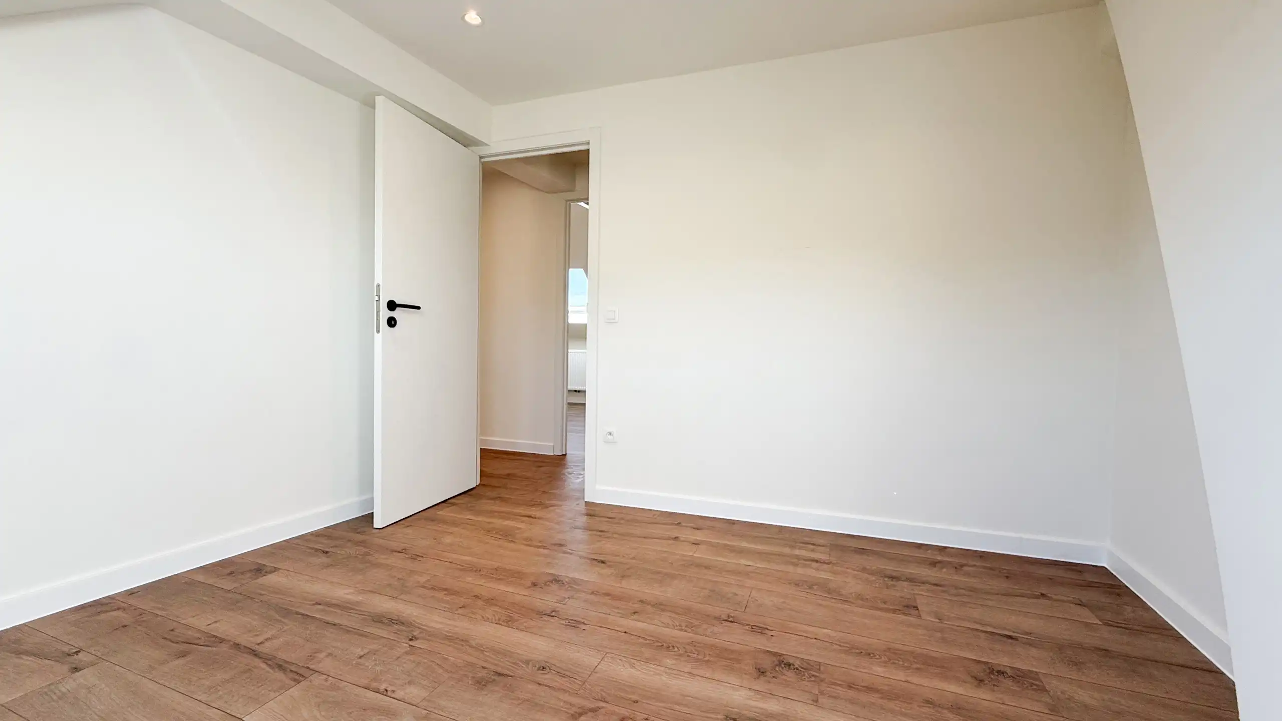 Unieke investeringspand, volledig vernieuwd, handel+ 2app! foto 69